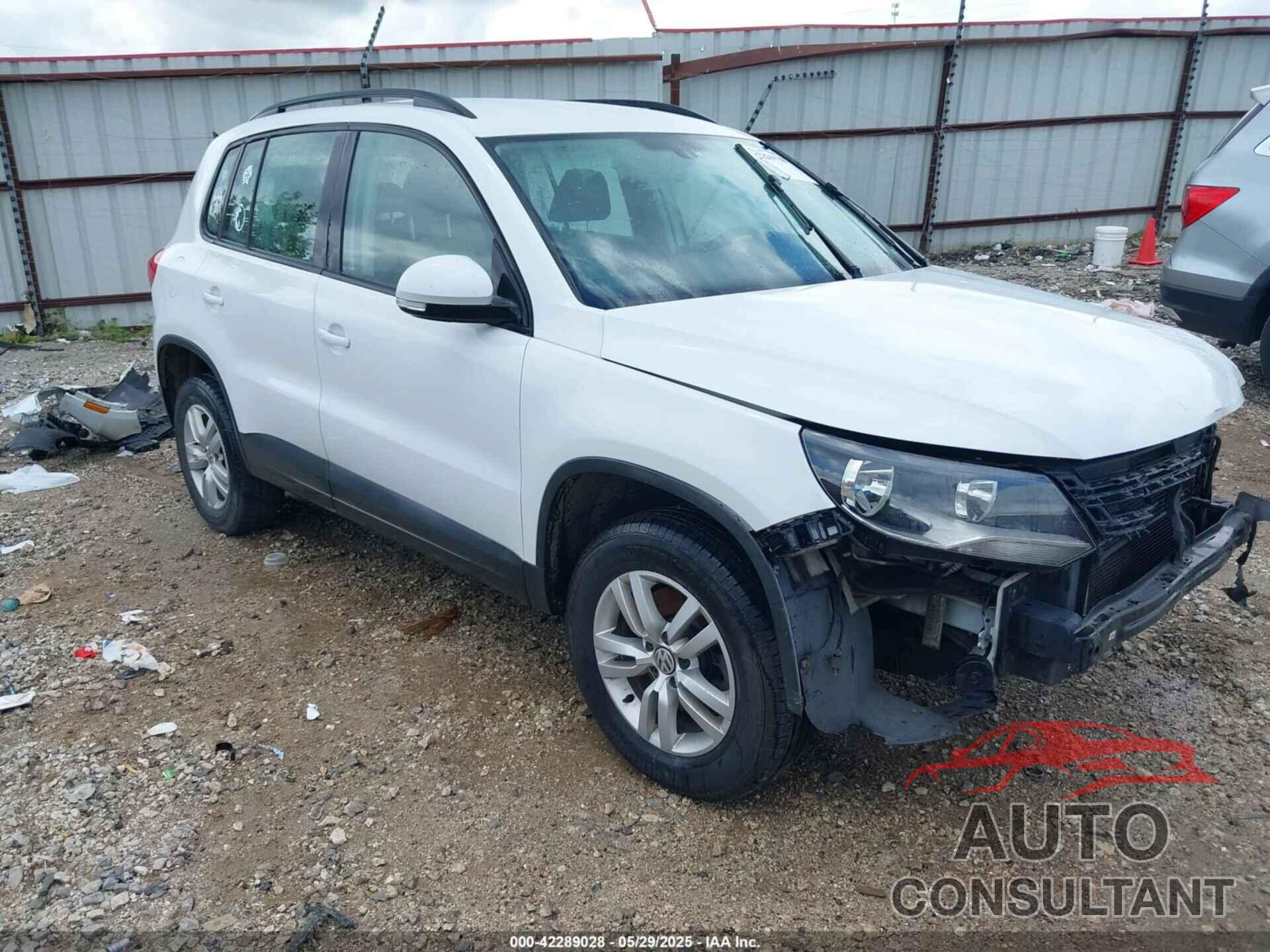 VOLKSWAGEN TIGUAN 2017 - WVGBV7AX4HK005373