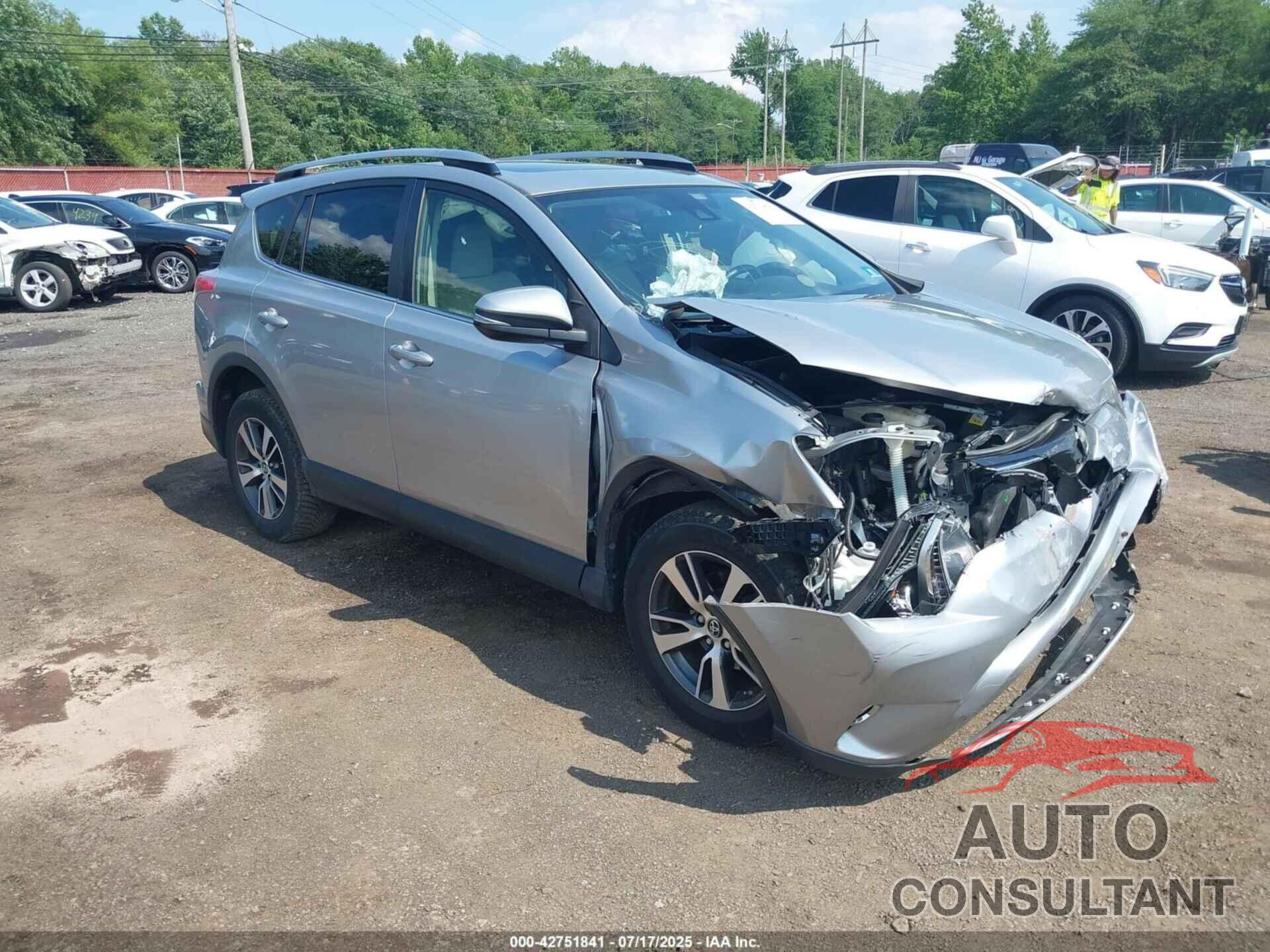 TOYOTA RAV4 2018 - JTMRFREV2JJ208911