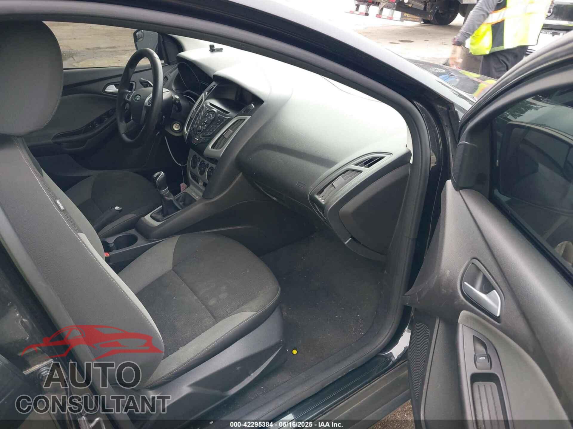 FORD FOCUS 2013 - 1FADP3K26DL330443
