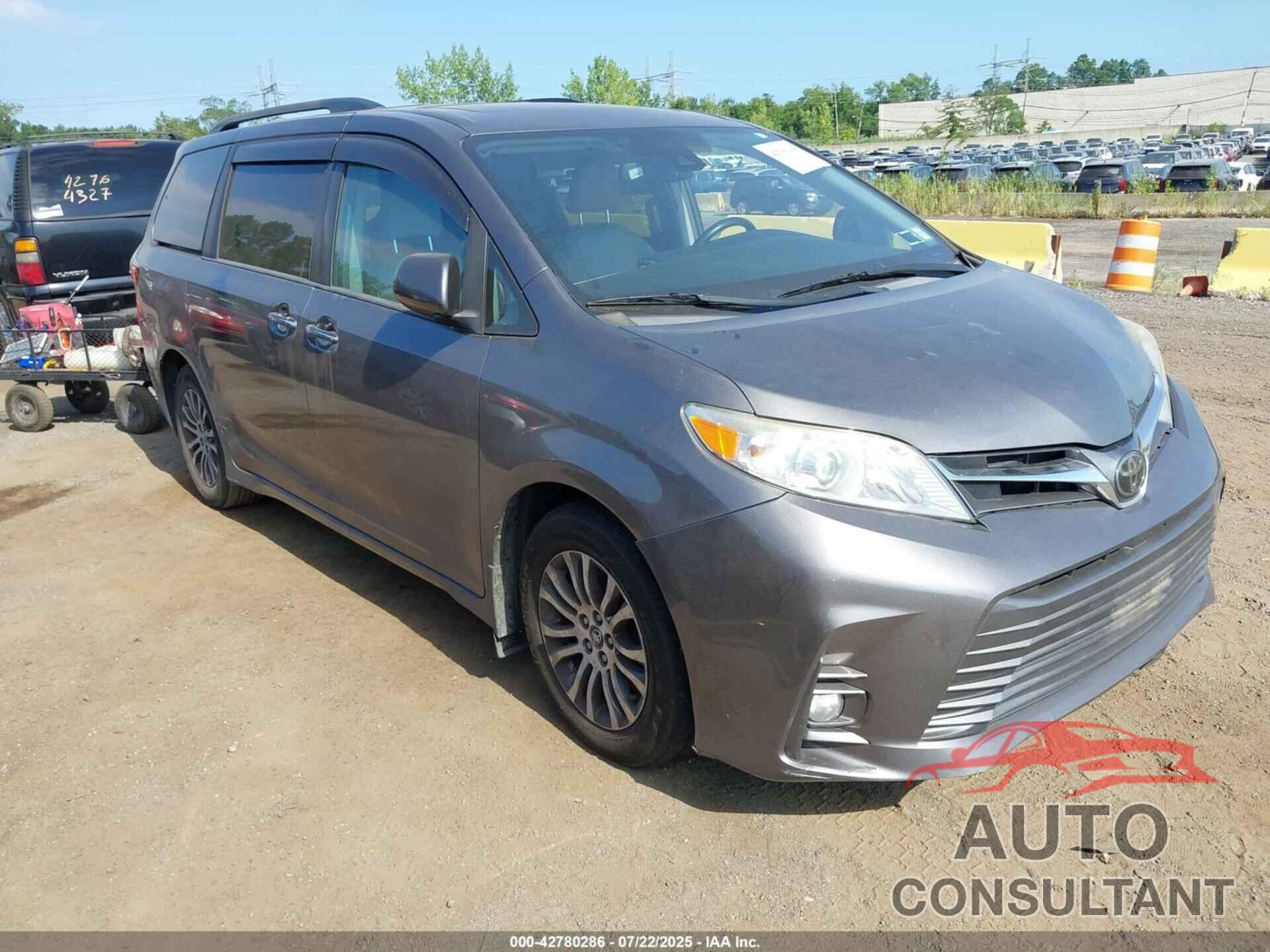 TOYOTA SIENNA 2018 - 5TDYZ3DC4JS940637