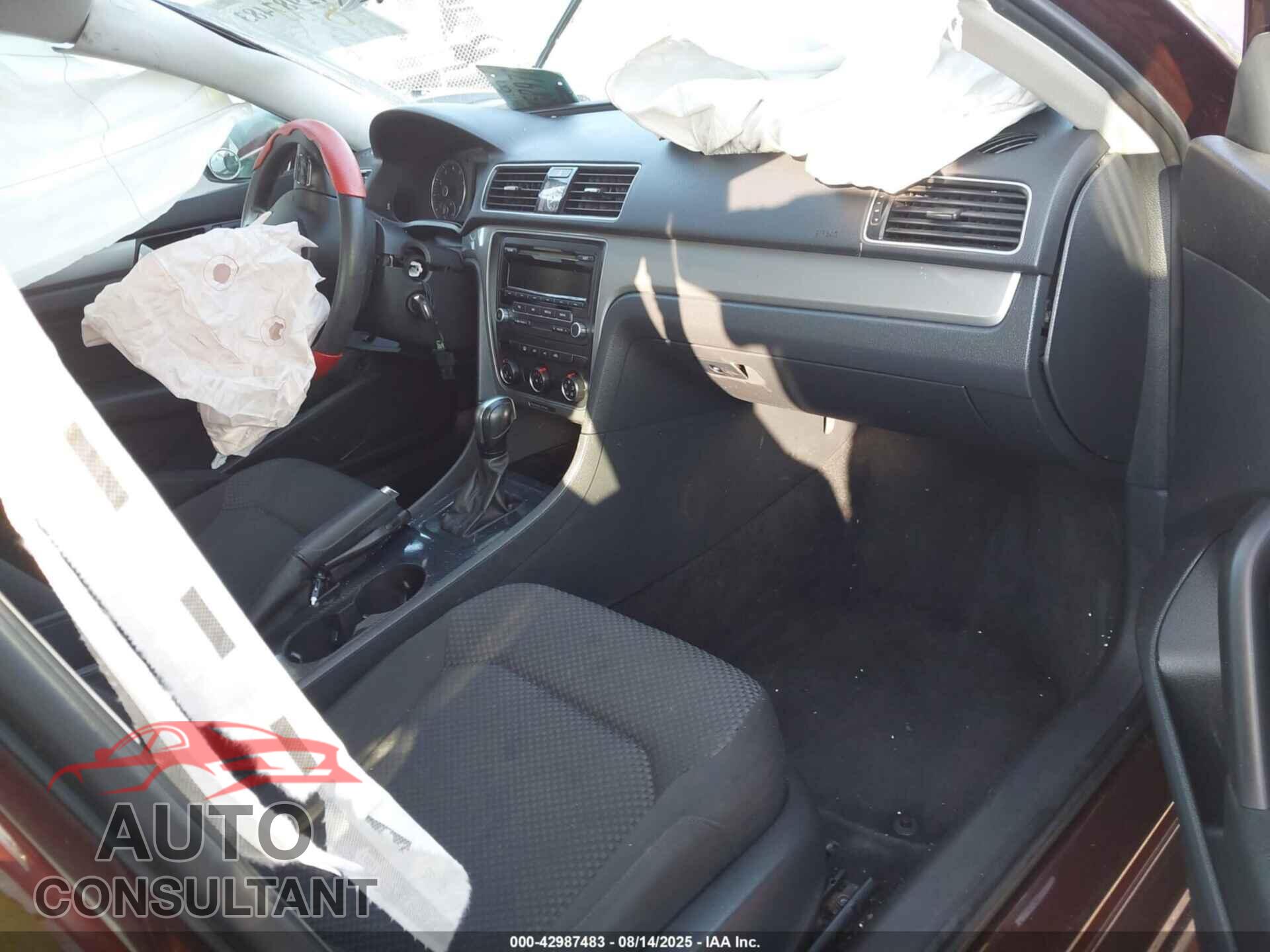 VOLKSWAGEN PASSAT 2014 - 1VWAP7A31EC005955