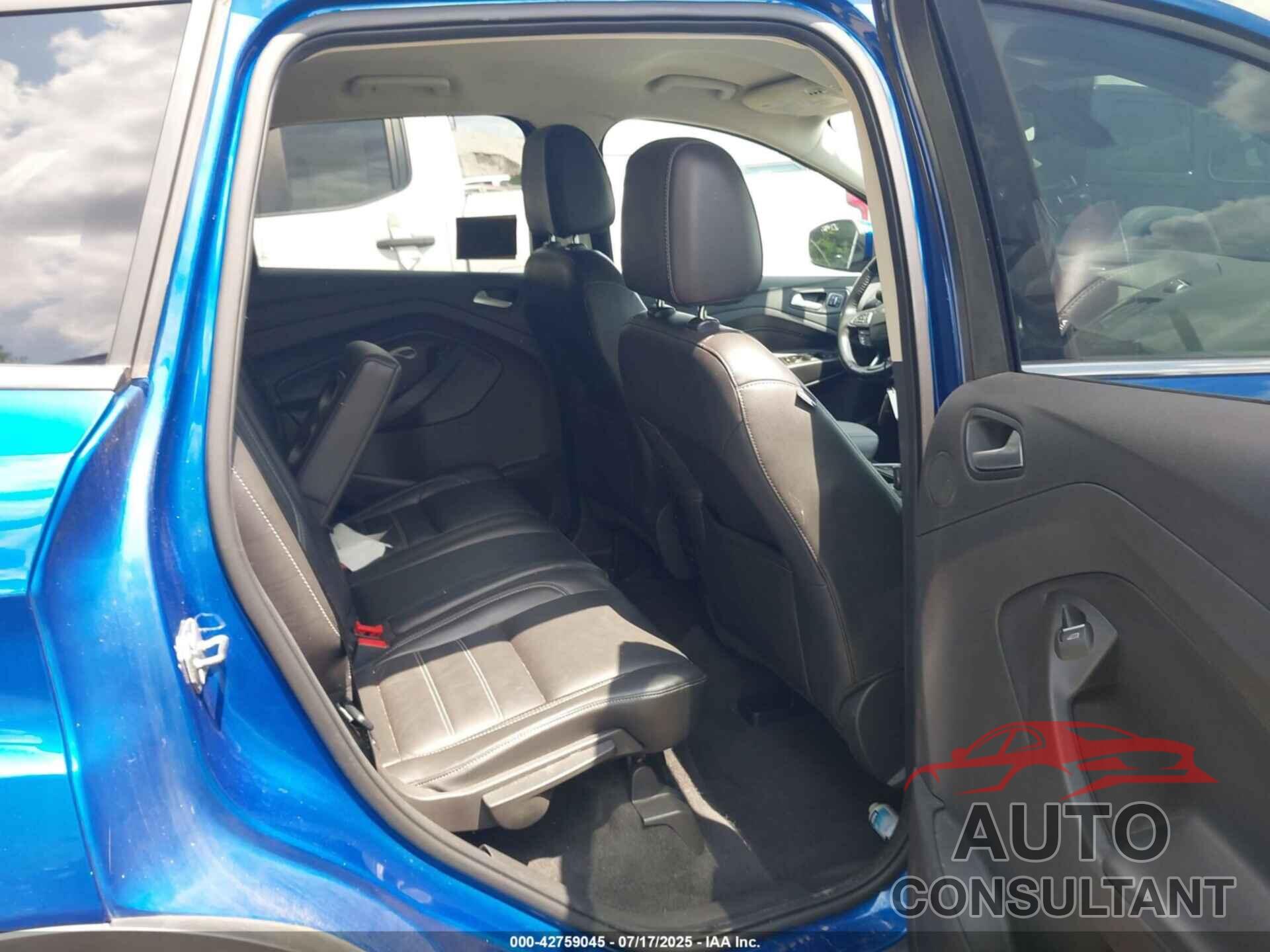FORD ESCAPE 2017 - 1FMCU0JD7HUC21744
