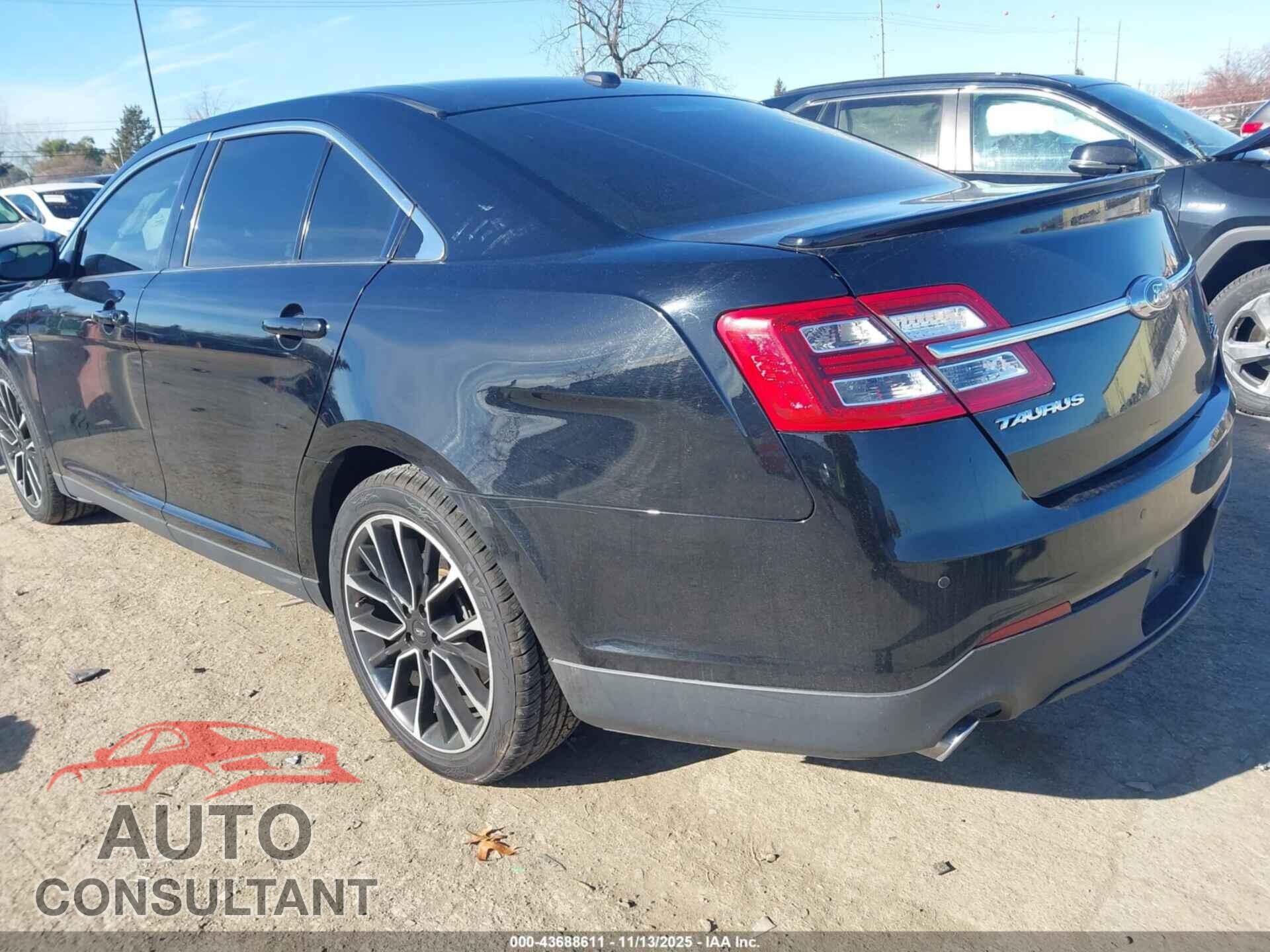 FORD TAURUS 2018 - 1FAHP2E84JG143248