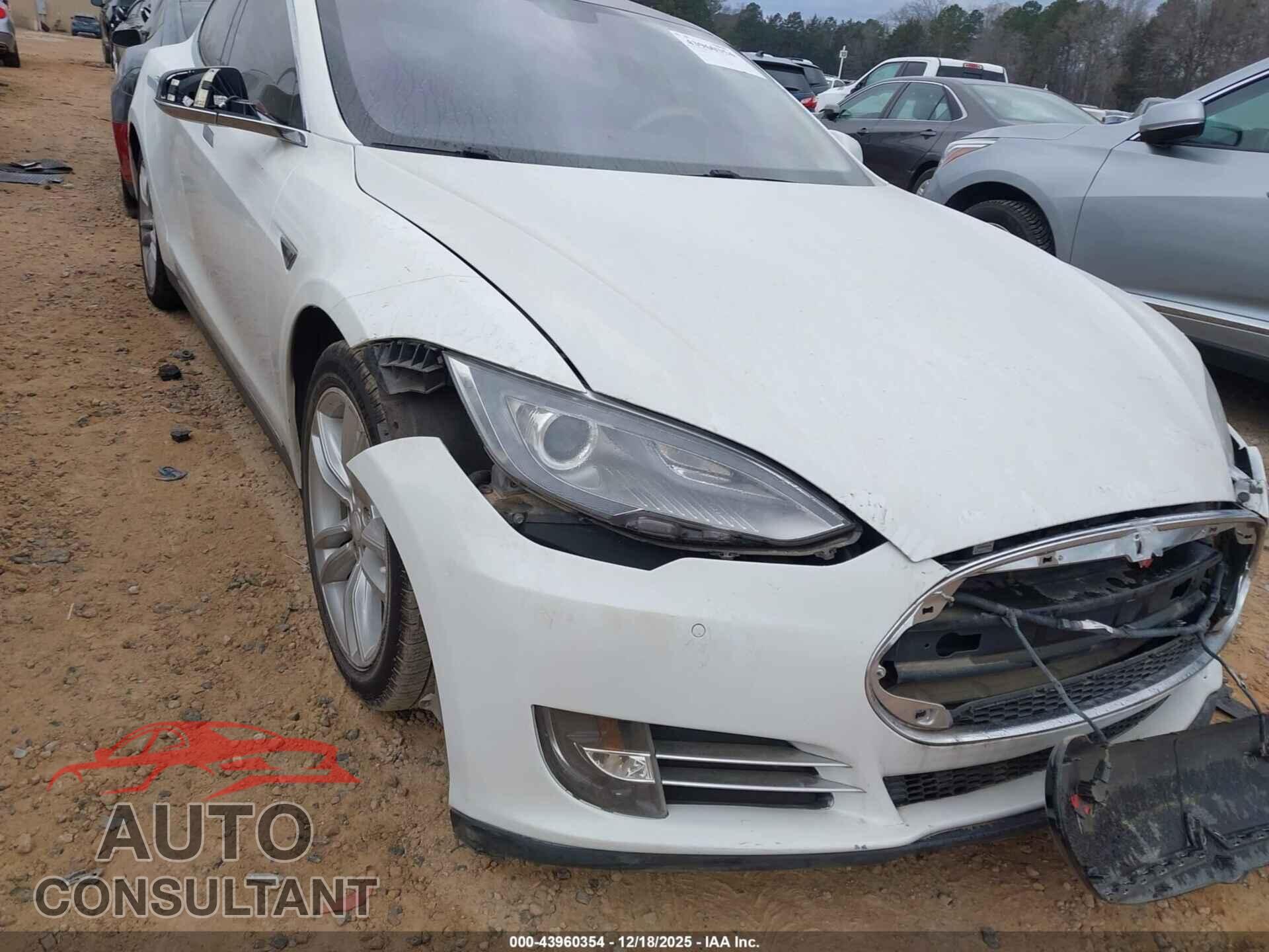 TESLA MODEL S 2013 - 5YJSA1DP0DFP21946
