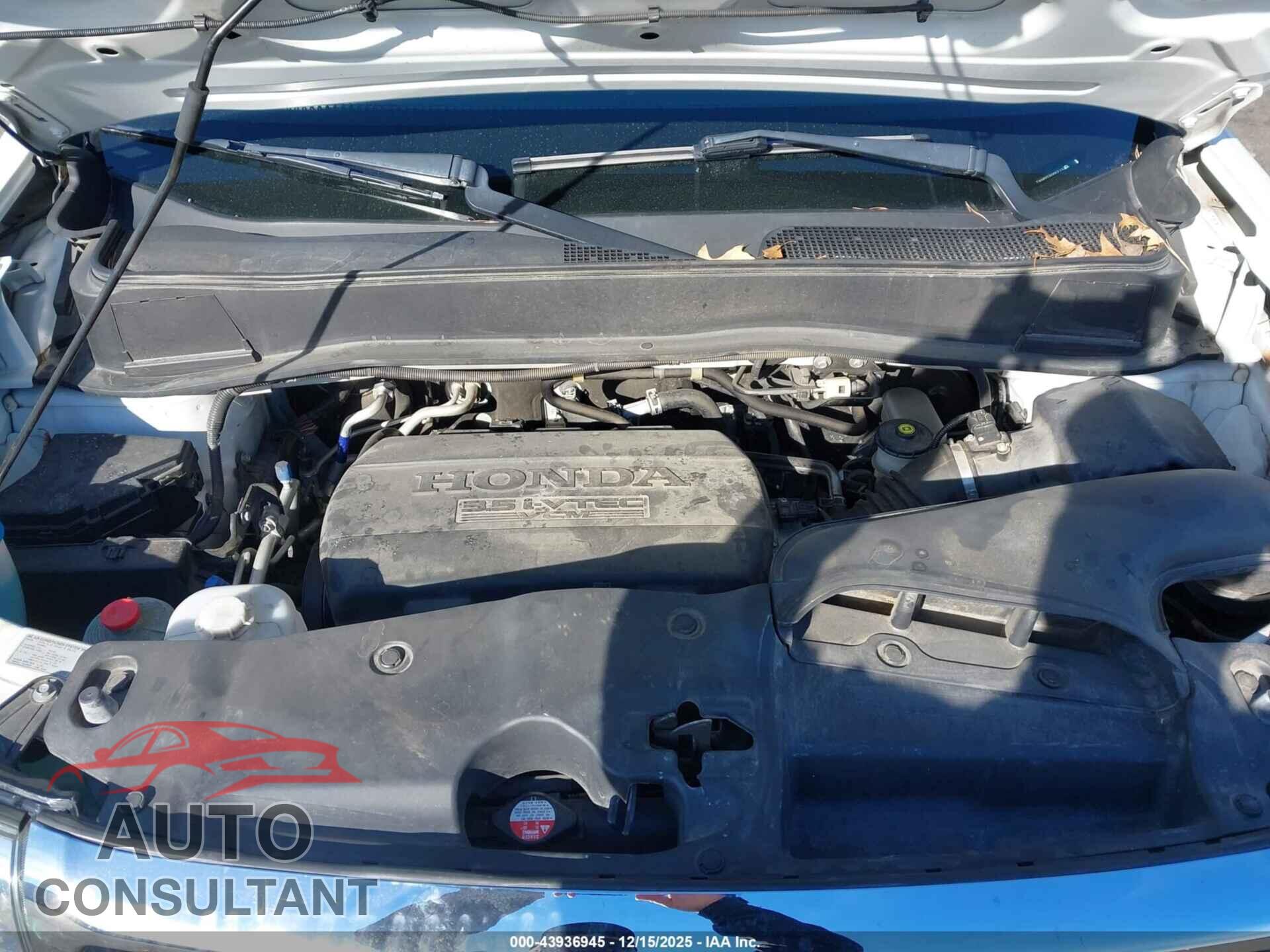 HONDA PILOT 2015 - 5FNYF4H9XFB005213