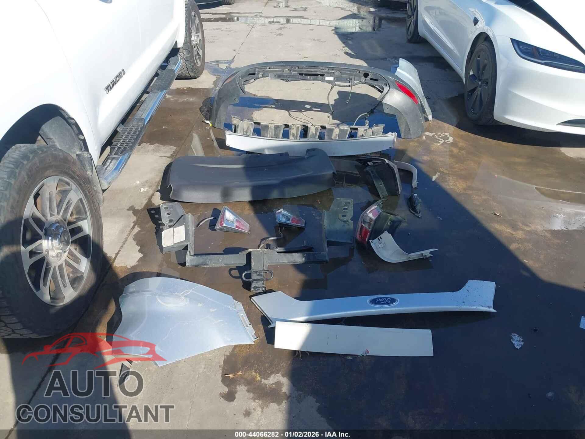 FORD ESCAPE 2017 - 1FMCU0JD8HUB60162