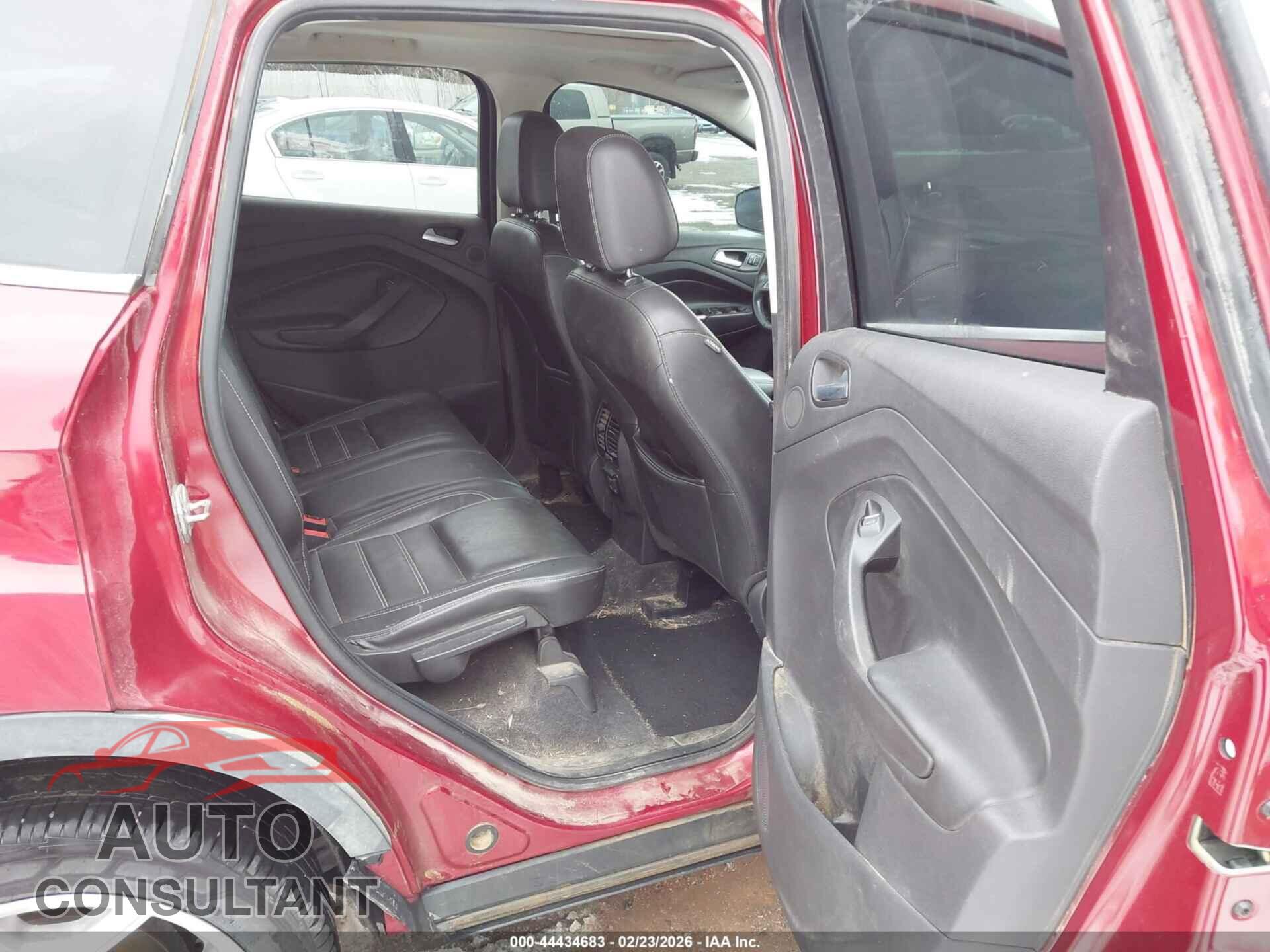 FORD ESCAPE 2017 - 1FMCU9J94HUB45268