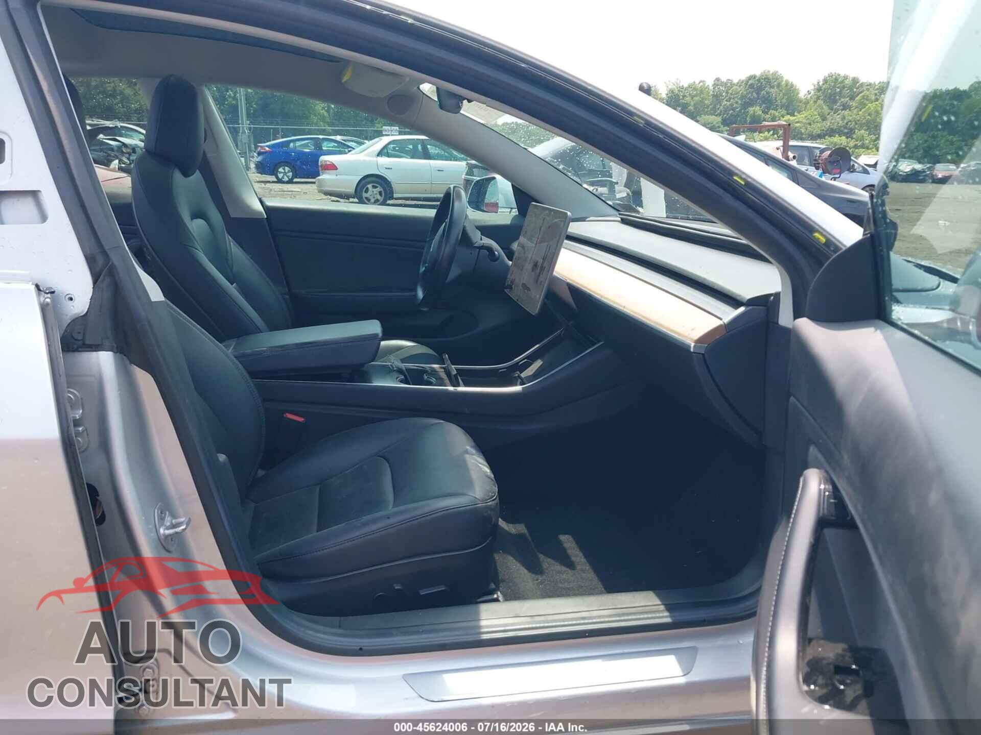 TESLA MODEL 3 2018 - 5YJ3E1EA5JF060865