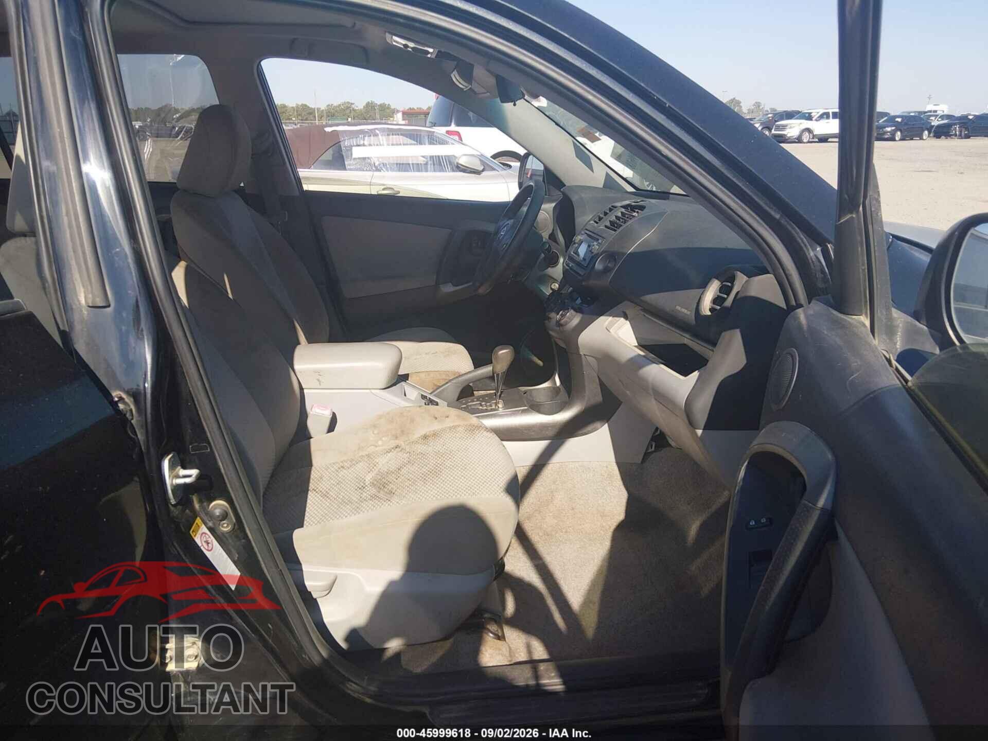 TOYOTA RAV4 2012 - JTMZF4DV3CD032425