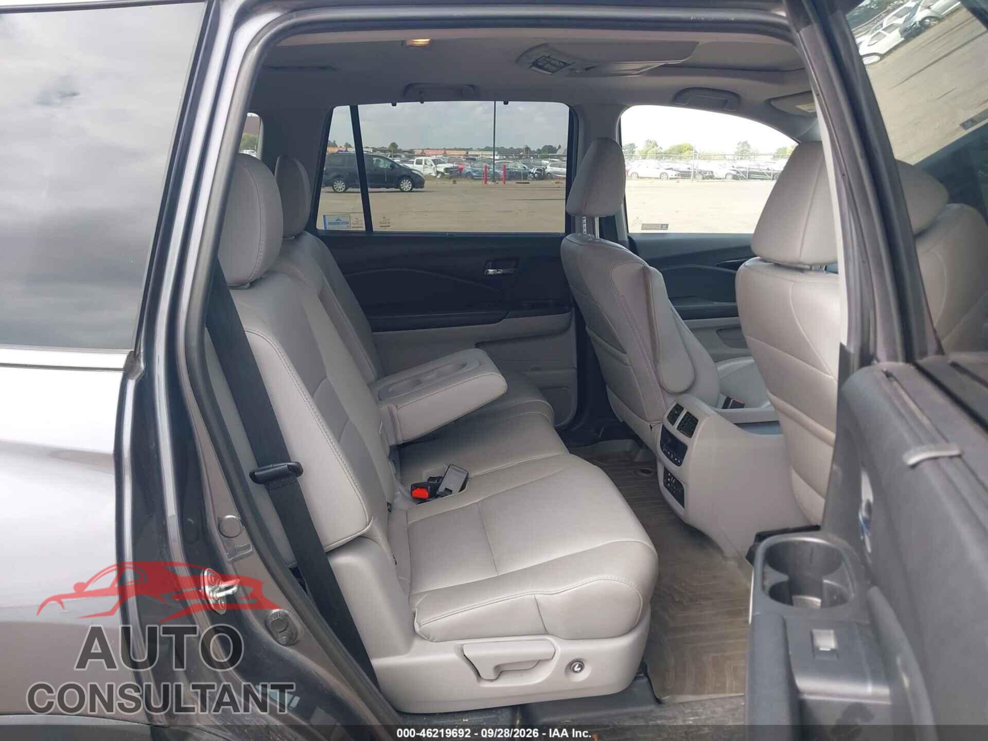 HONDA PILOT 2017 - 5FNYF6H94HB104432