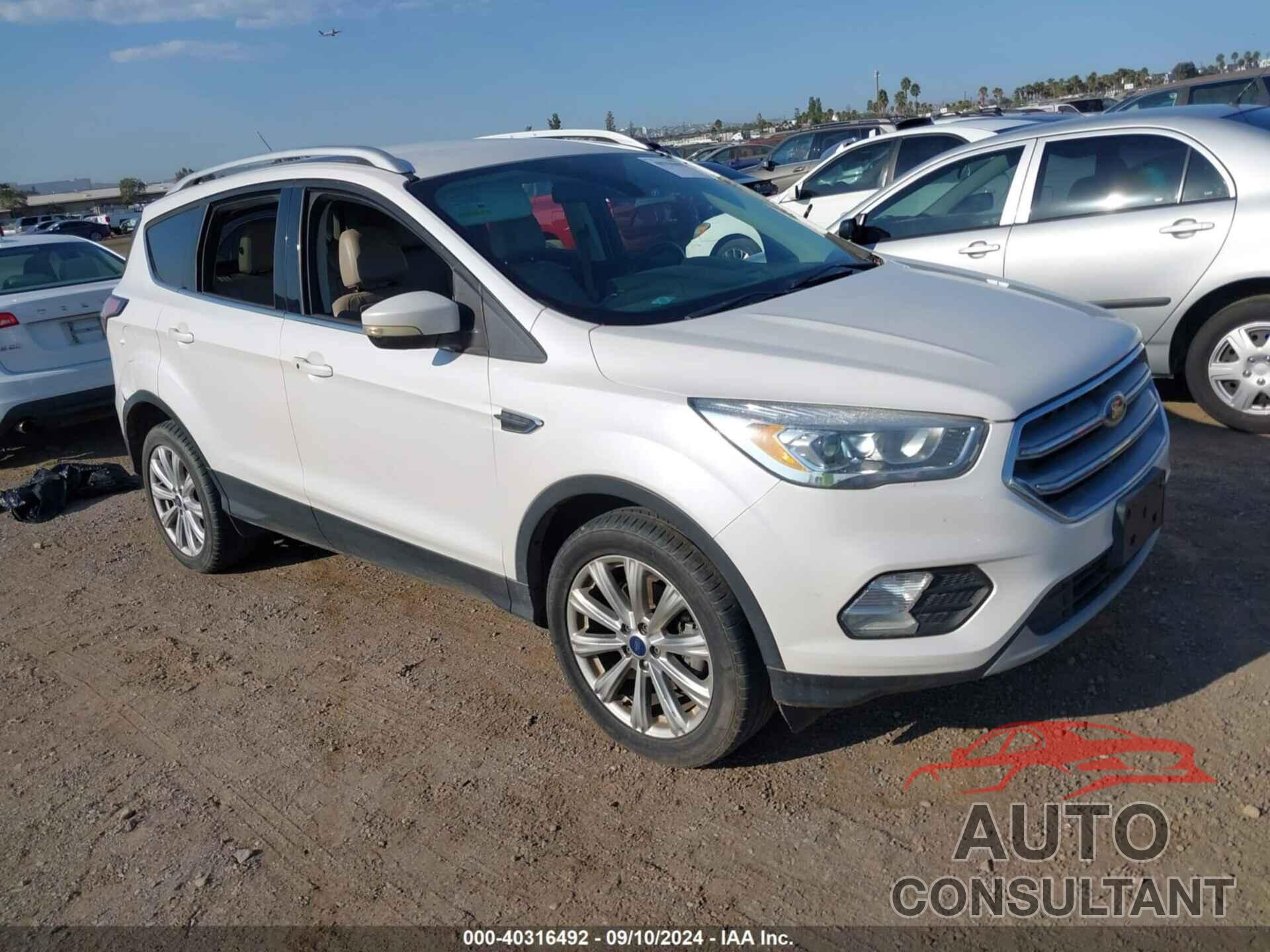 FORD ESCAPE 2017 - 1FMCU0JD8HUE36906