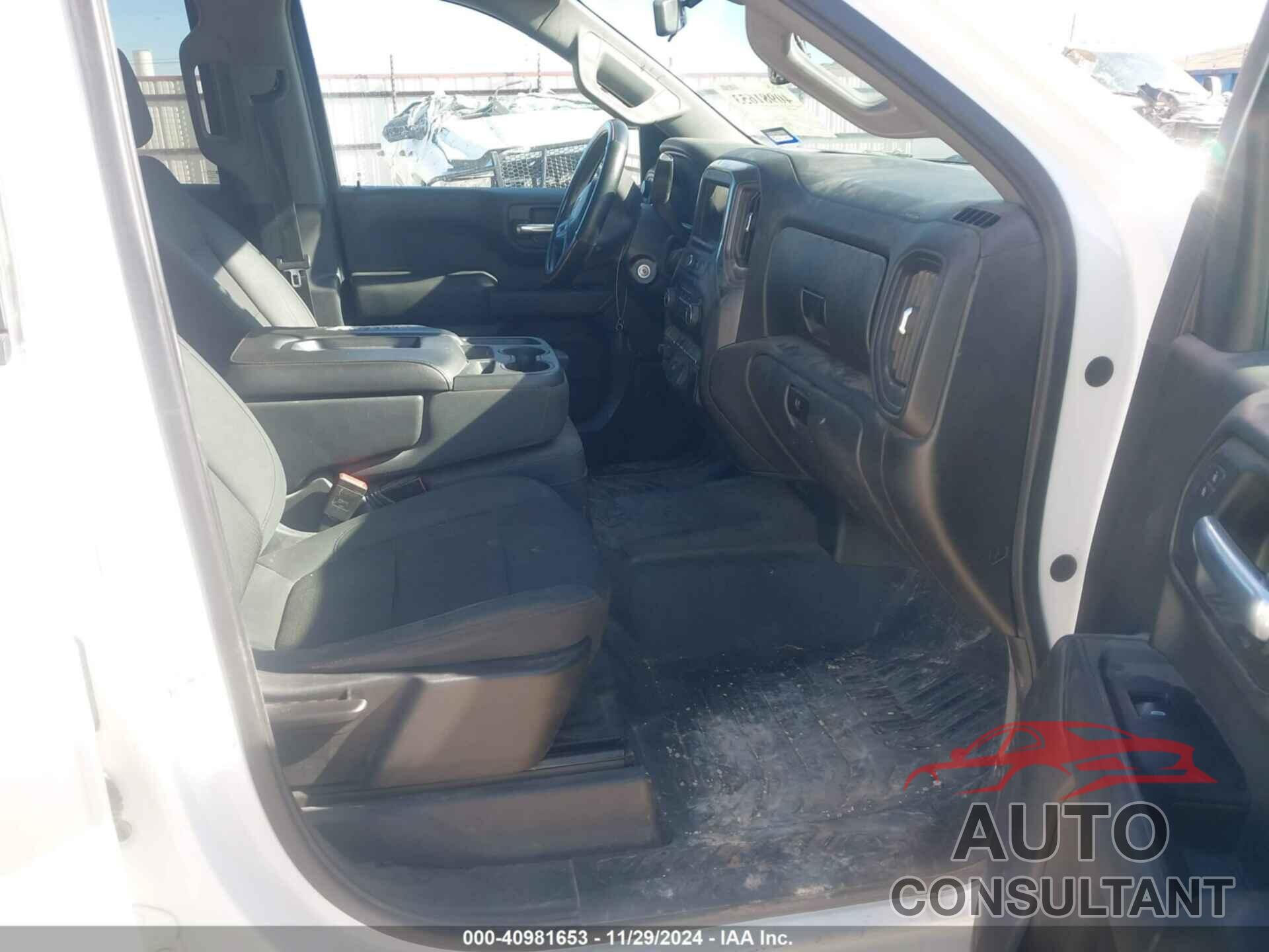 CHEVROLET SILVERADO 1500 2019 - 1GCUYAEF0KZ232089