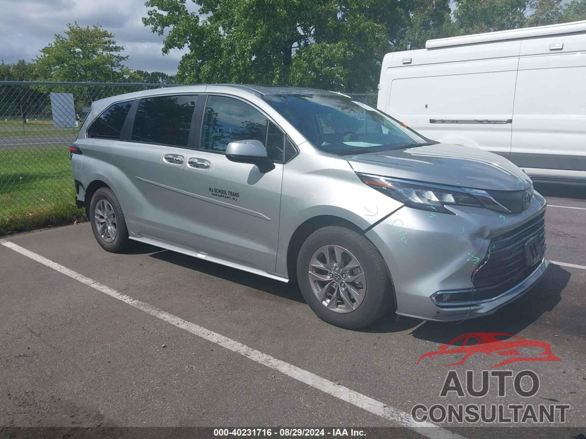 TOYOTA SIENNA 2023 - 5TDYRKEC3PS137352