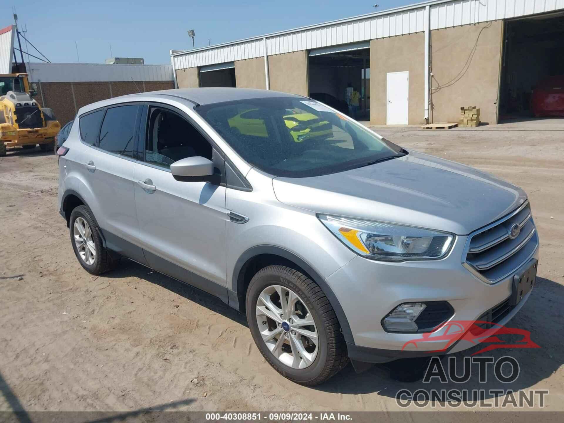 FORD ESCAPE 2017 - 1FMCU0GD7HUE09106