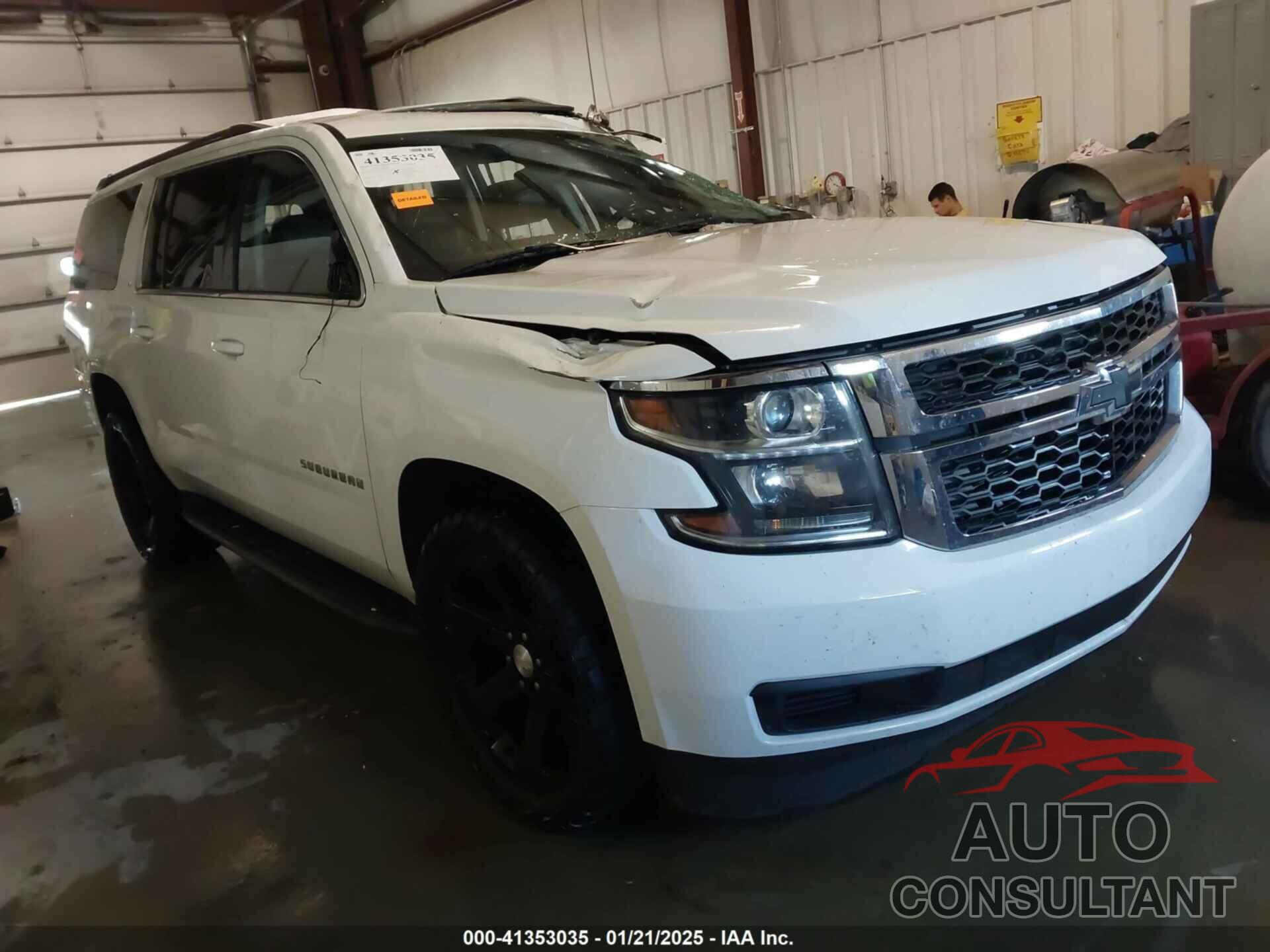 CHEVROLET SUBURBAN 2017 - 1GNSKHKCXHR328405