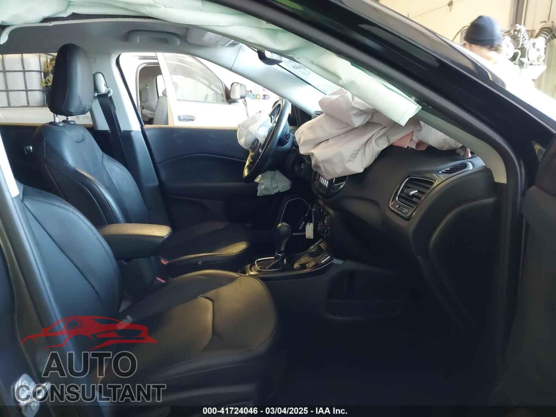 JEEP COMPASS 2020 - 3C4NJDCB5LT100593