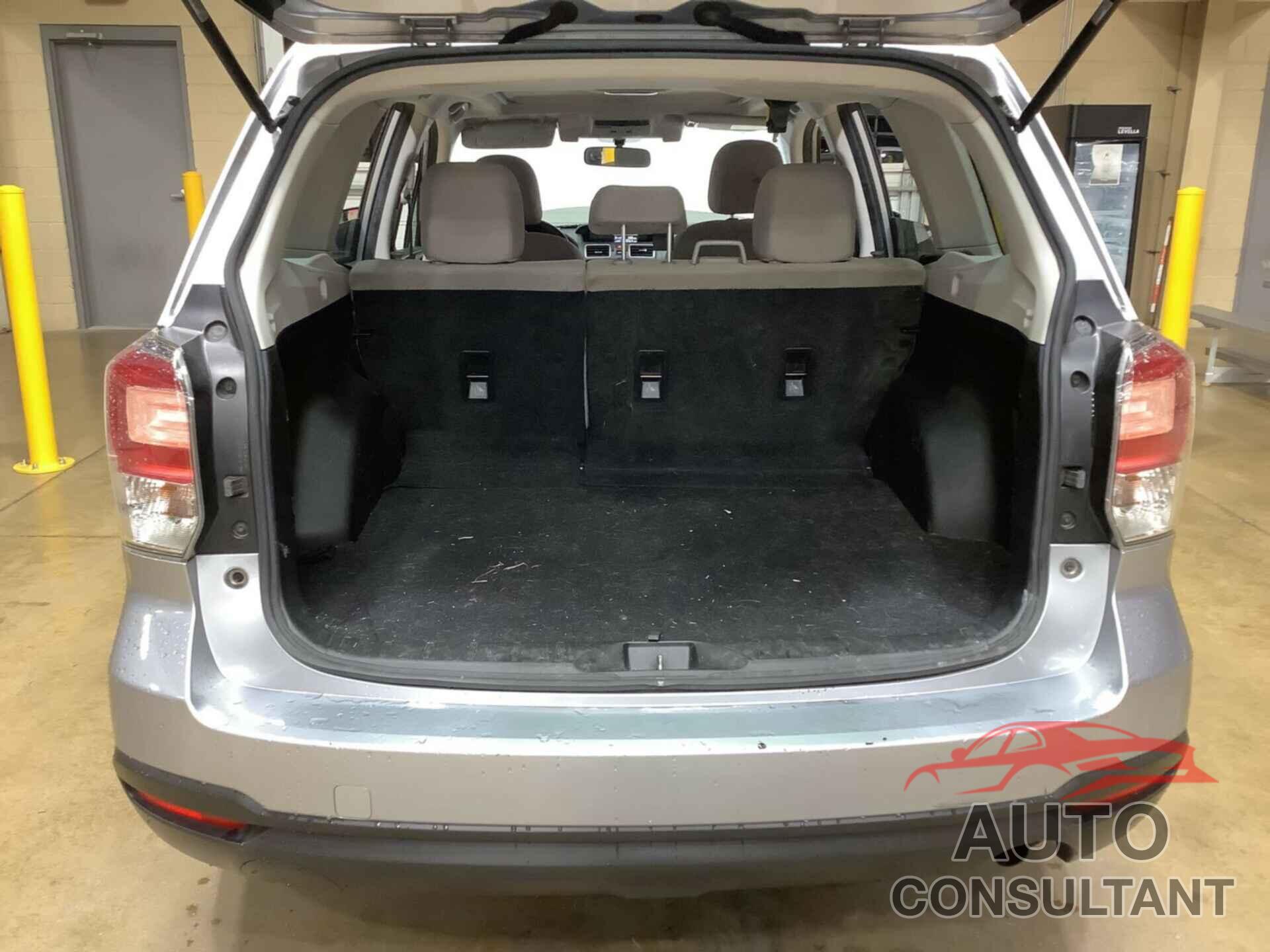 SUBARU FORESTER 2018 - JF2SJAGC7JH611708