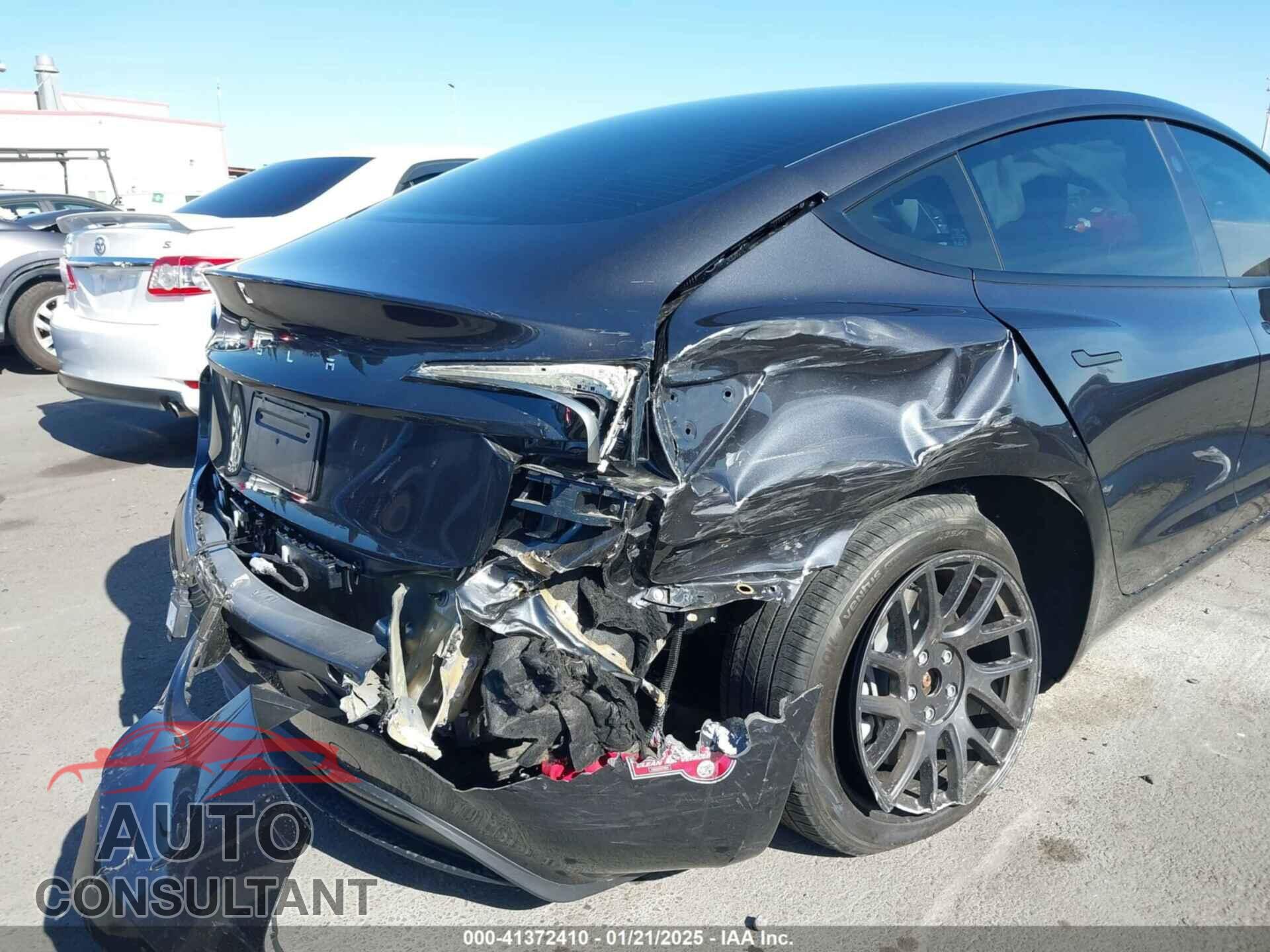 TESLA MODEL 3 2024 - 5YJ3E1EA7RF736647