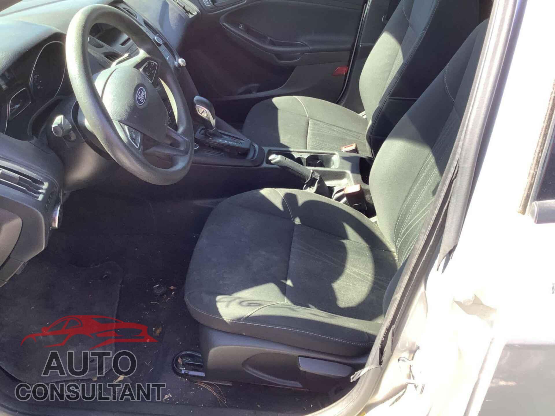 FORD FOCUS 2016 - 1FADP3E22GL366131