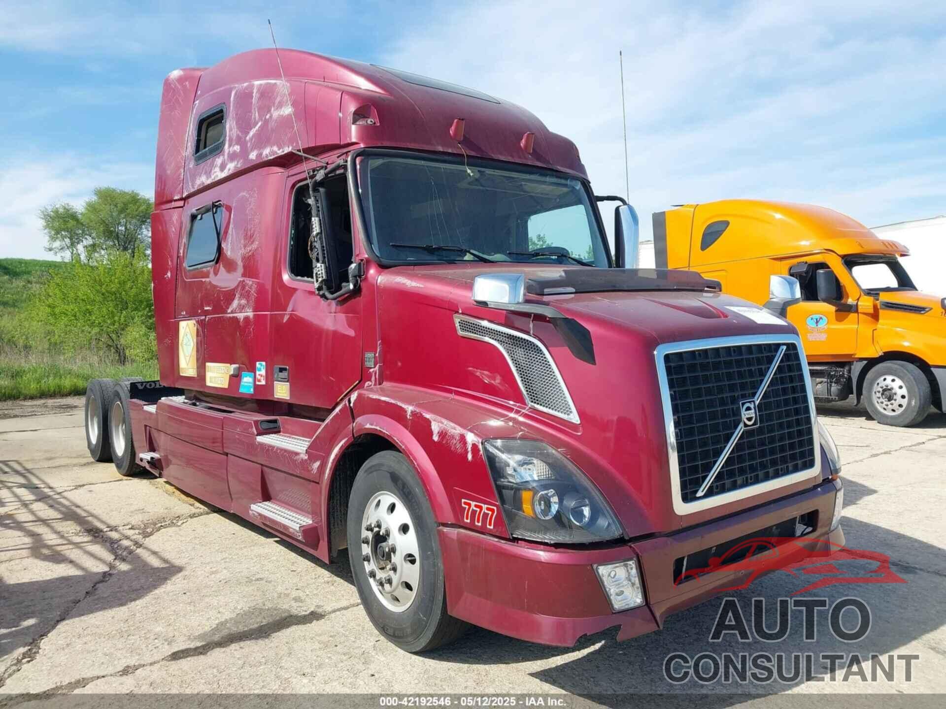 VOLVO VN 2013 - 4V4NC9EHXDN553476