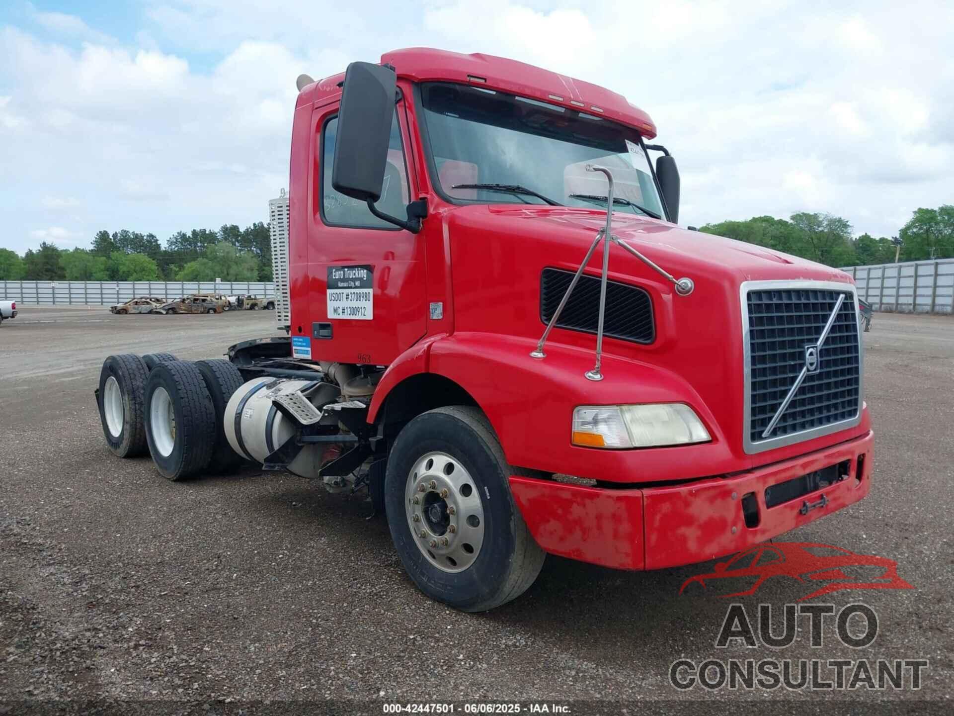 VOLVO VN 2013 - 4V4MC9EG6DN131305