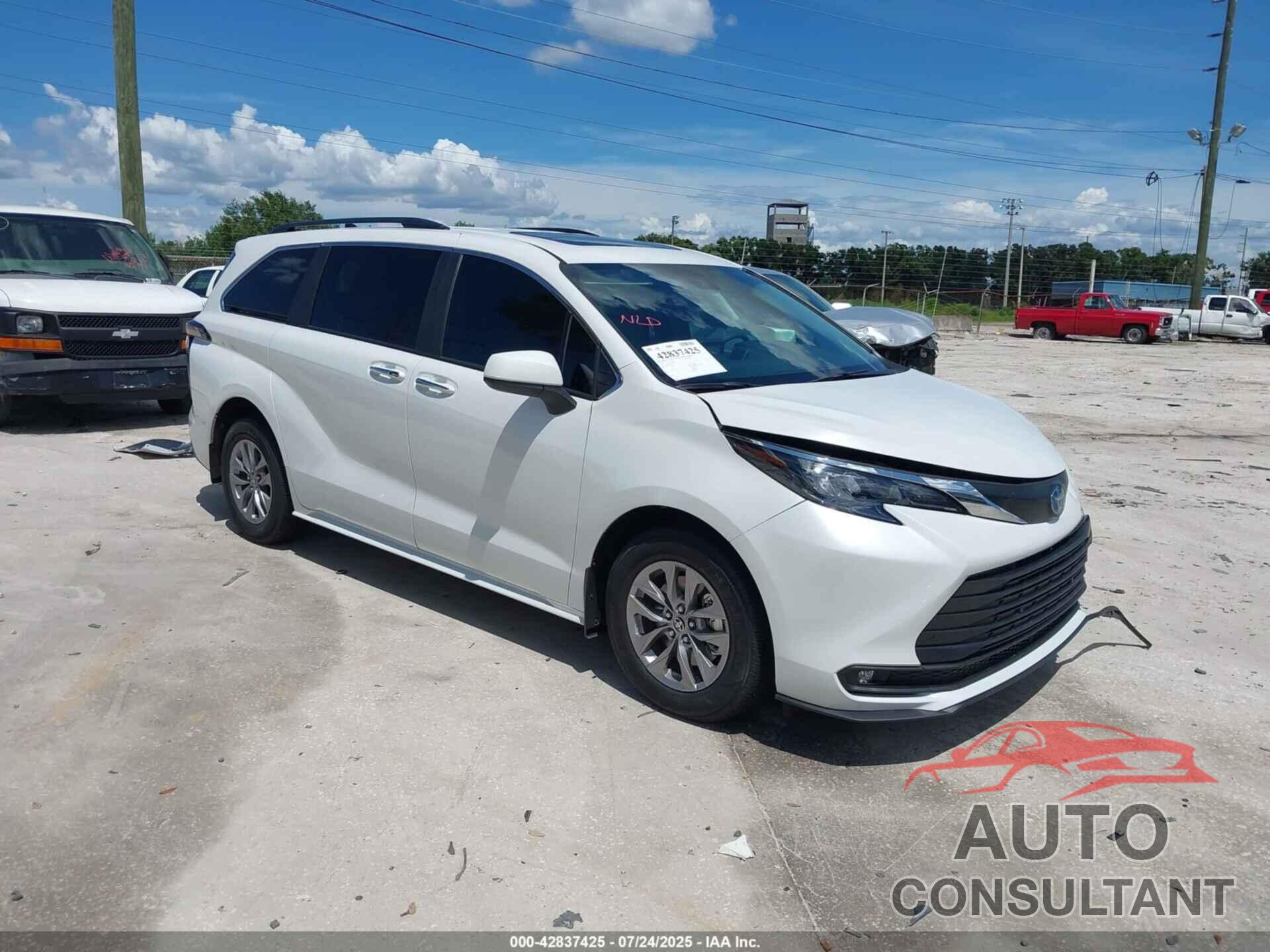 TOYOTA SIENNA 2025 - 5TDYRKEC4SS267312