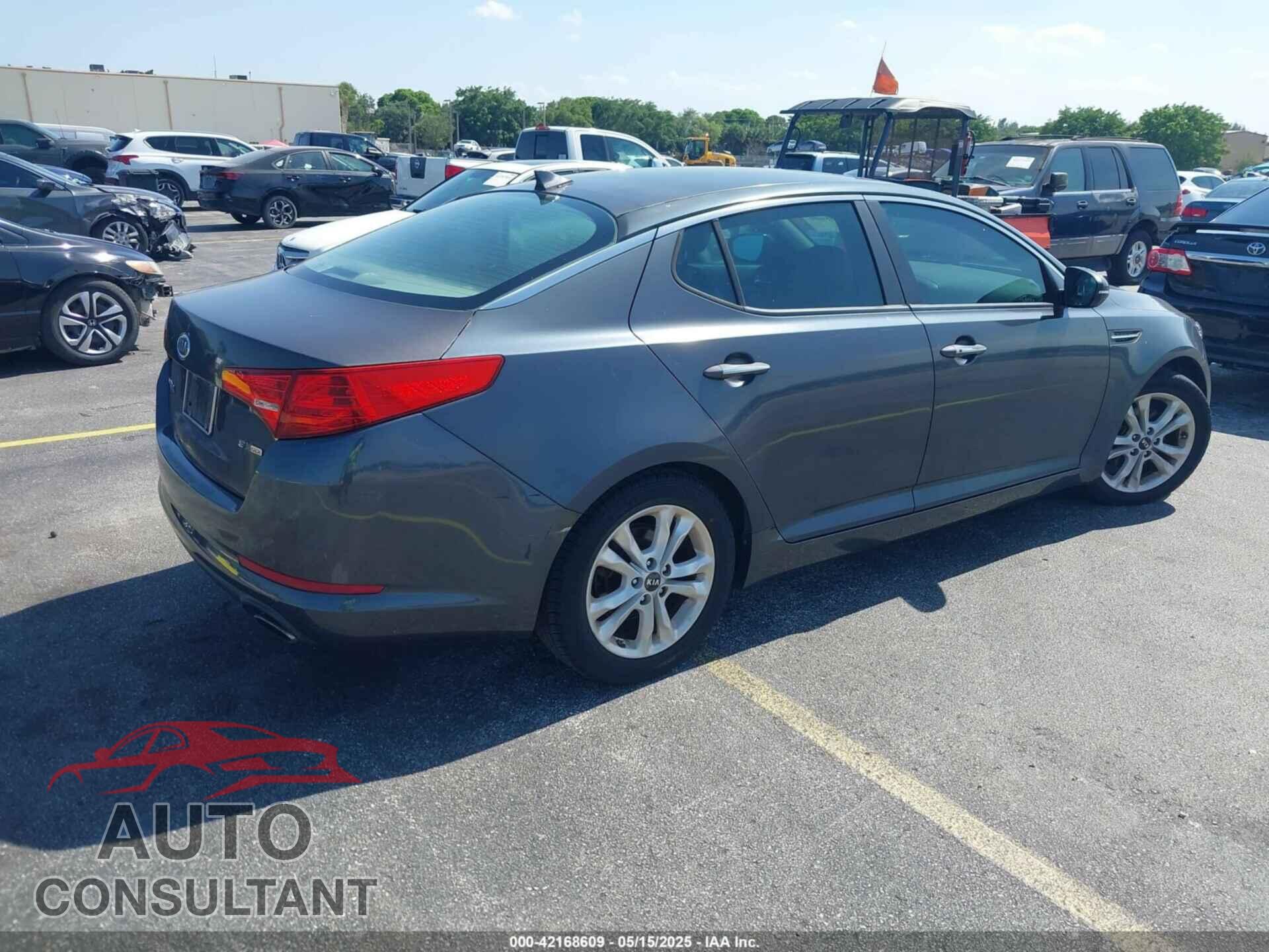 KIA OPTIMA 2011 - KNAGN4A77B5070102