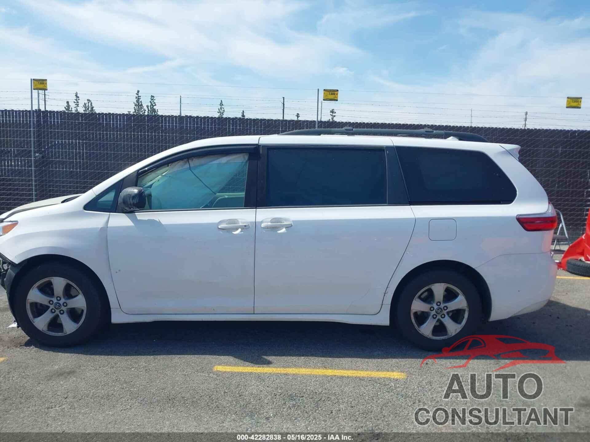 TOYOTA SIENNA 2019 - 5TDKZ3DC2KS004815