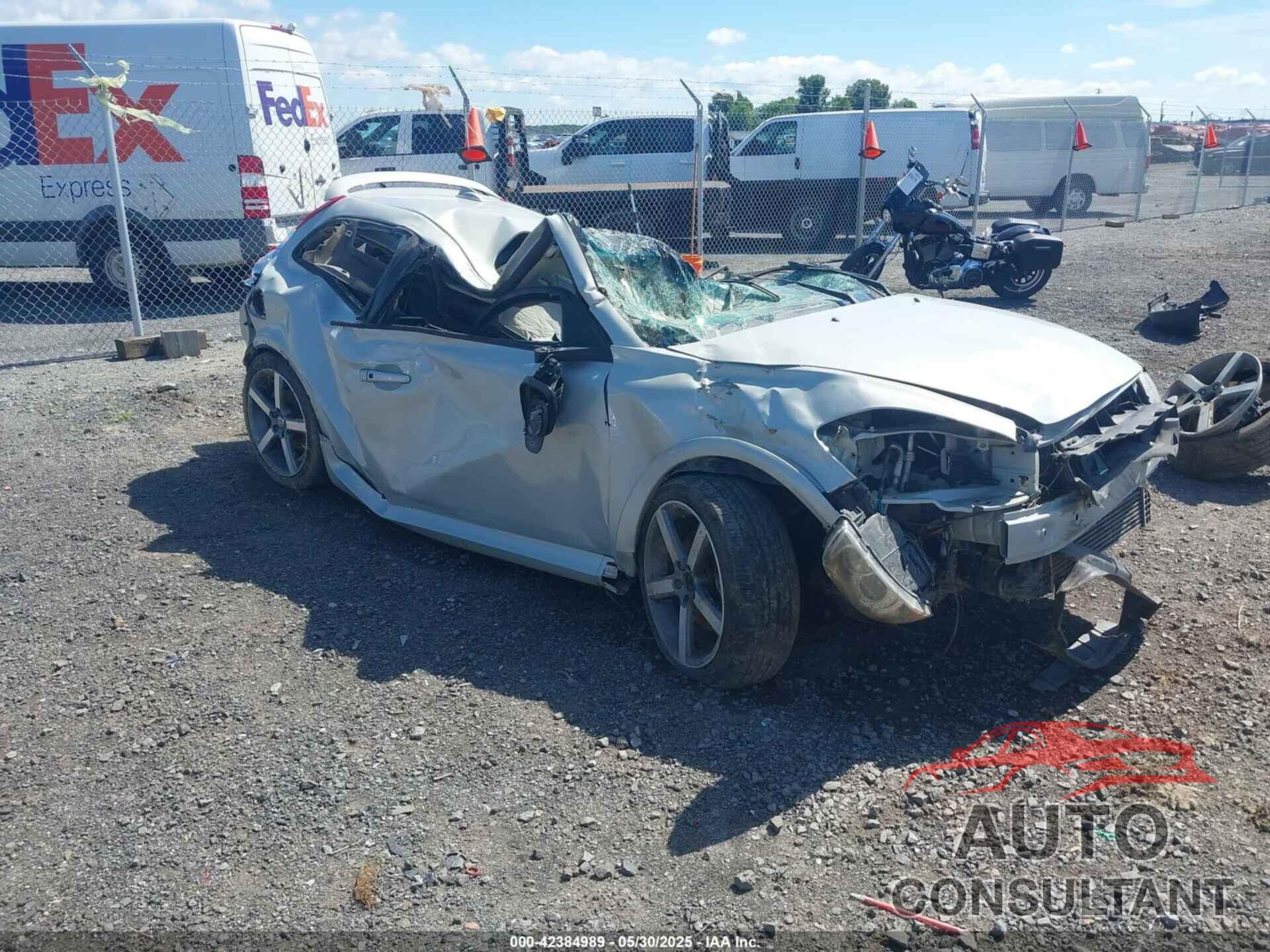 VOLVO C30 2011 - YV1672MK0B2207504