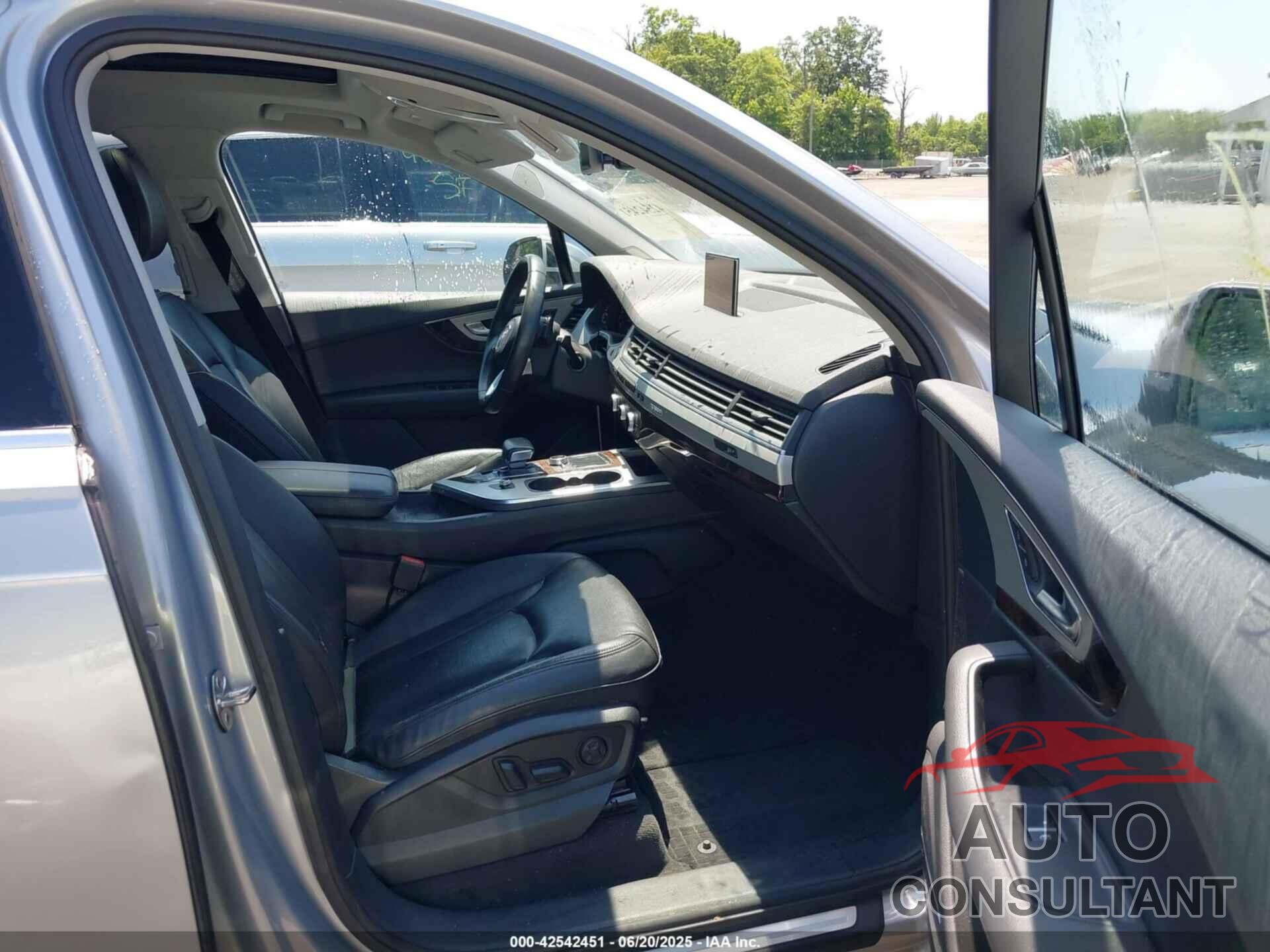 AUDI Q7 2018 - WA1LHAF74JD015170