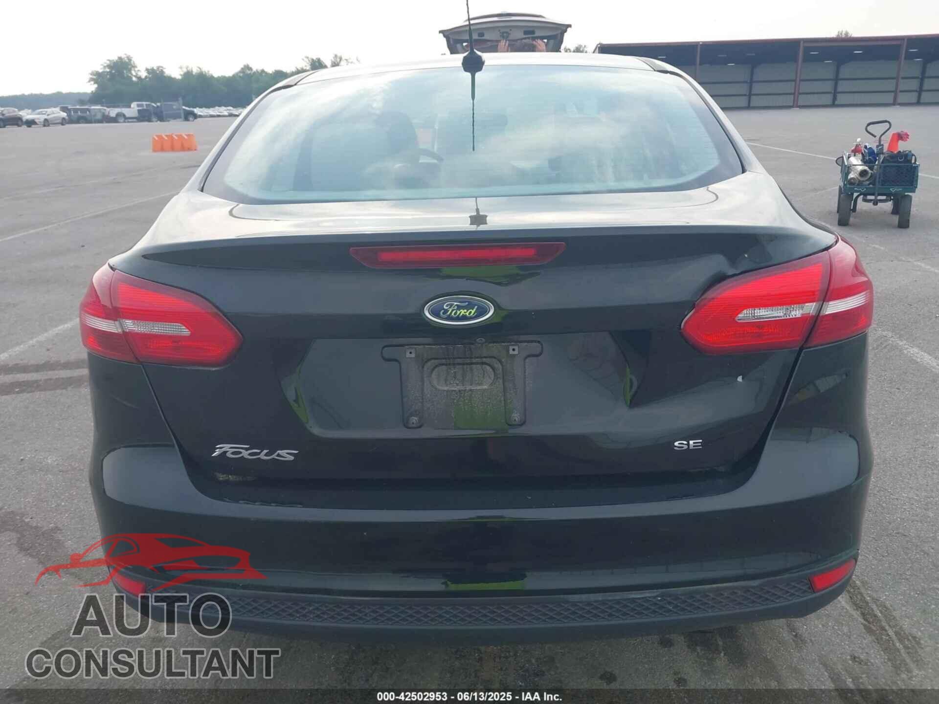 FORD FOCUS 2017 - 1FADP3F23HL228369