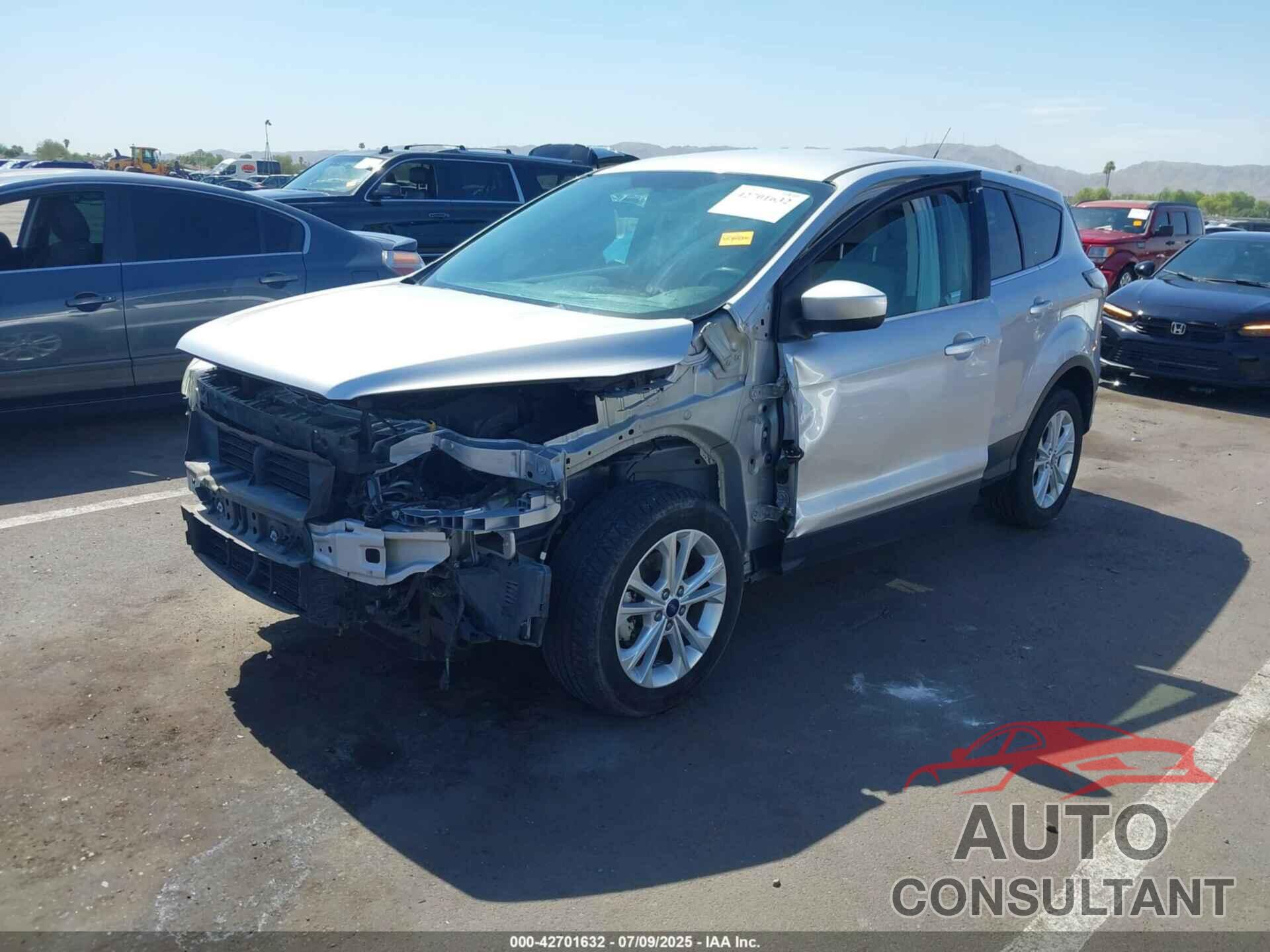 FORD ESCAPE 2017 - 1FMCU0GD2HUA54569