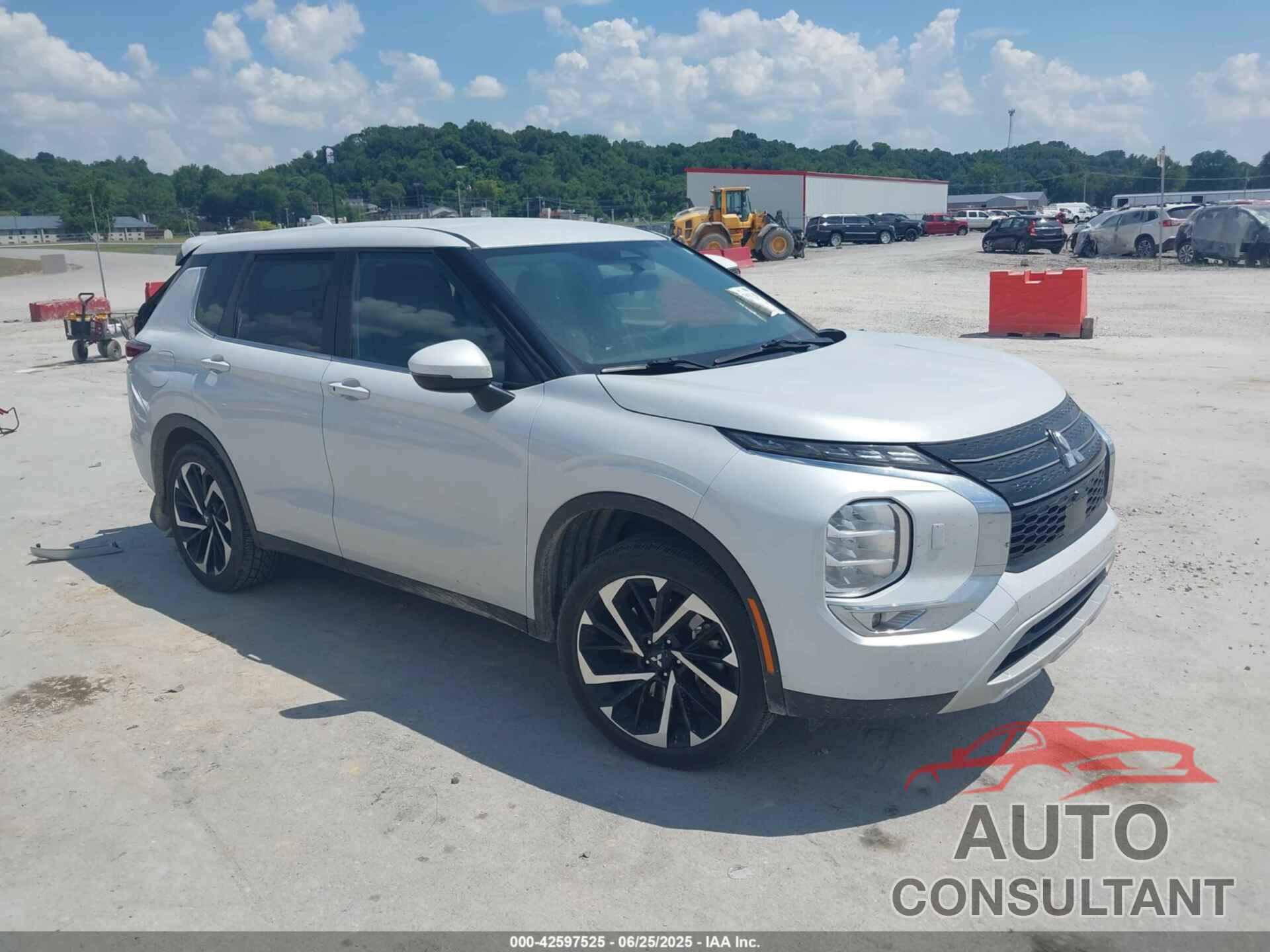 MITSUBISHI OUTLANDER 2023 - JA4J4UA83PZ025835