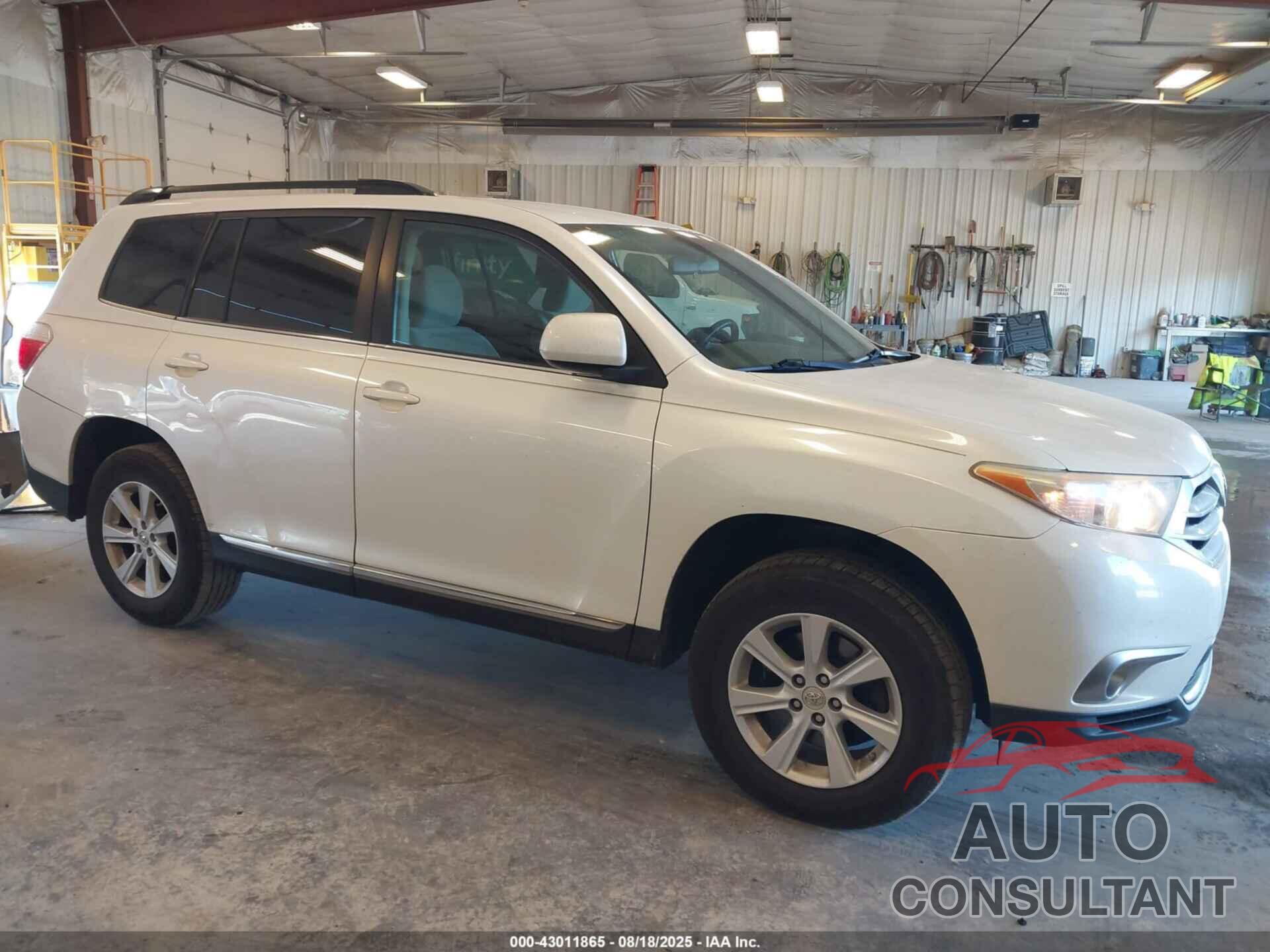 TOYOTA HIGHLANDER 2011 - 5TDBK3EH8BS081736