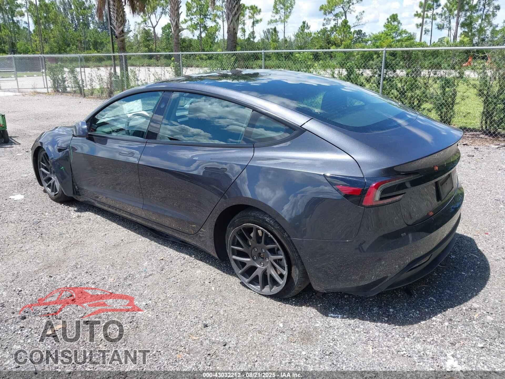 TESLA MODEL 3 2024 - 5YJ3E1EA3RF841279