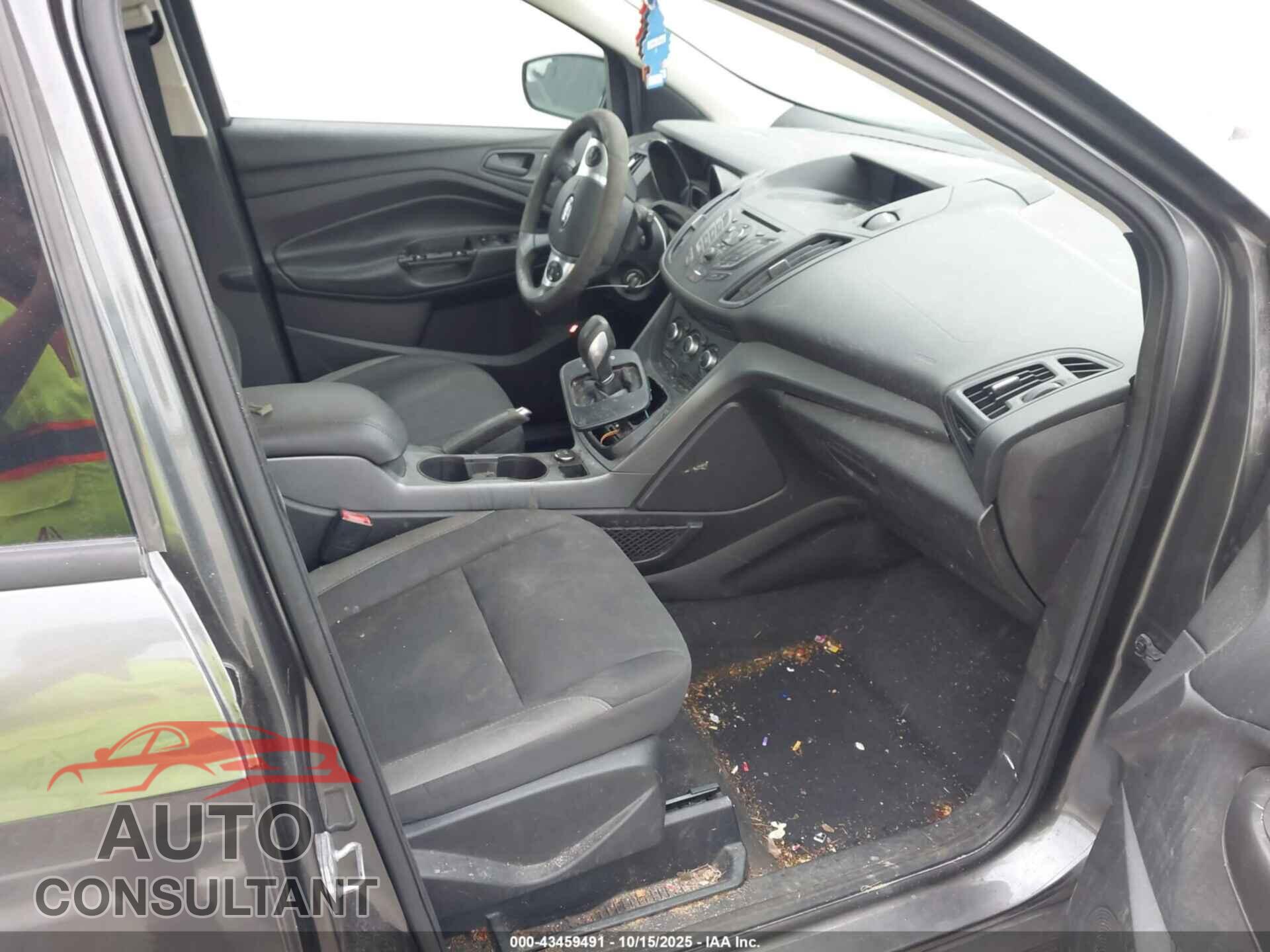 FORD ESCAPE 2015 - 1FMCU0F77FUC11540