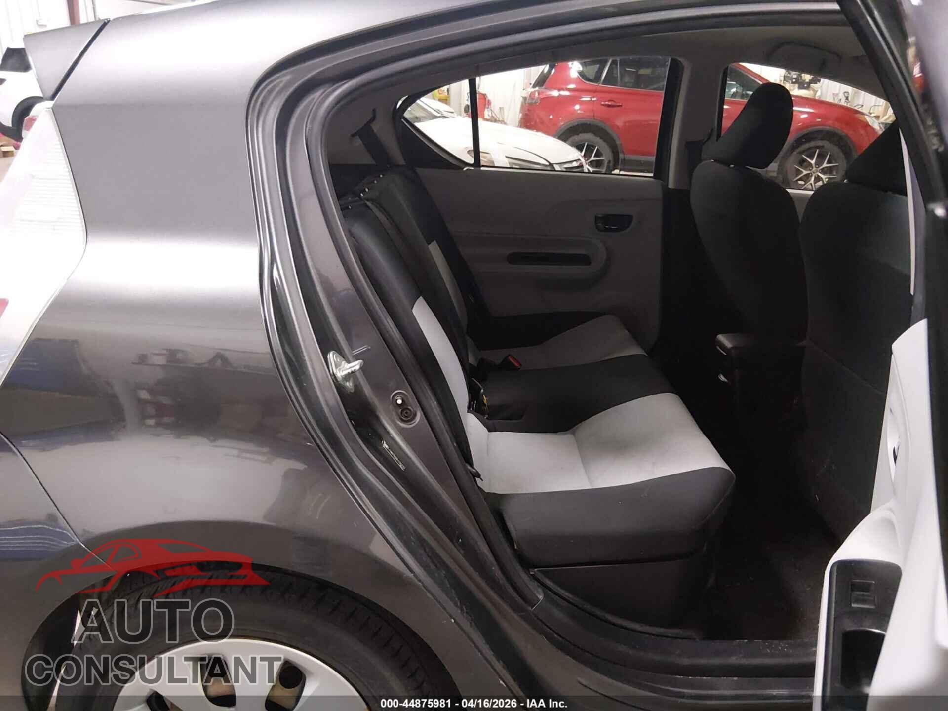 TOYOTA PRIUS C 2013 - JTDKDTB32D1032275