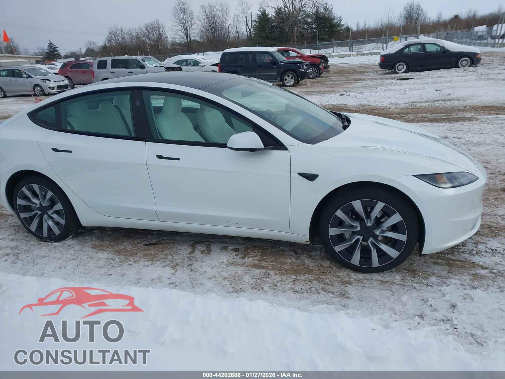 TESLA MODEL 3 2025 - 5YJ3E1EB2SF942585