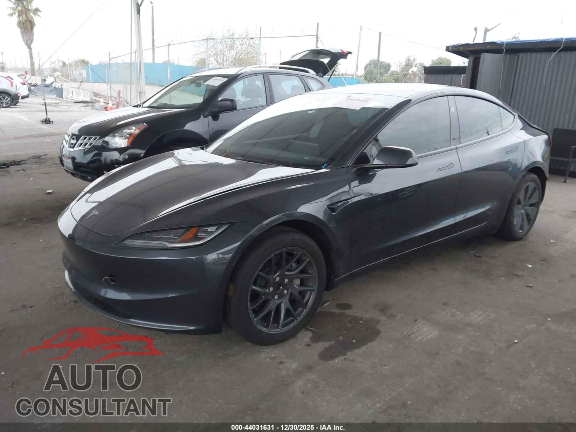 TESLA MODEL 3 2024 - 5YJ3E1EA5RF726005