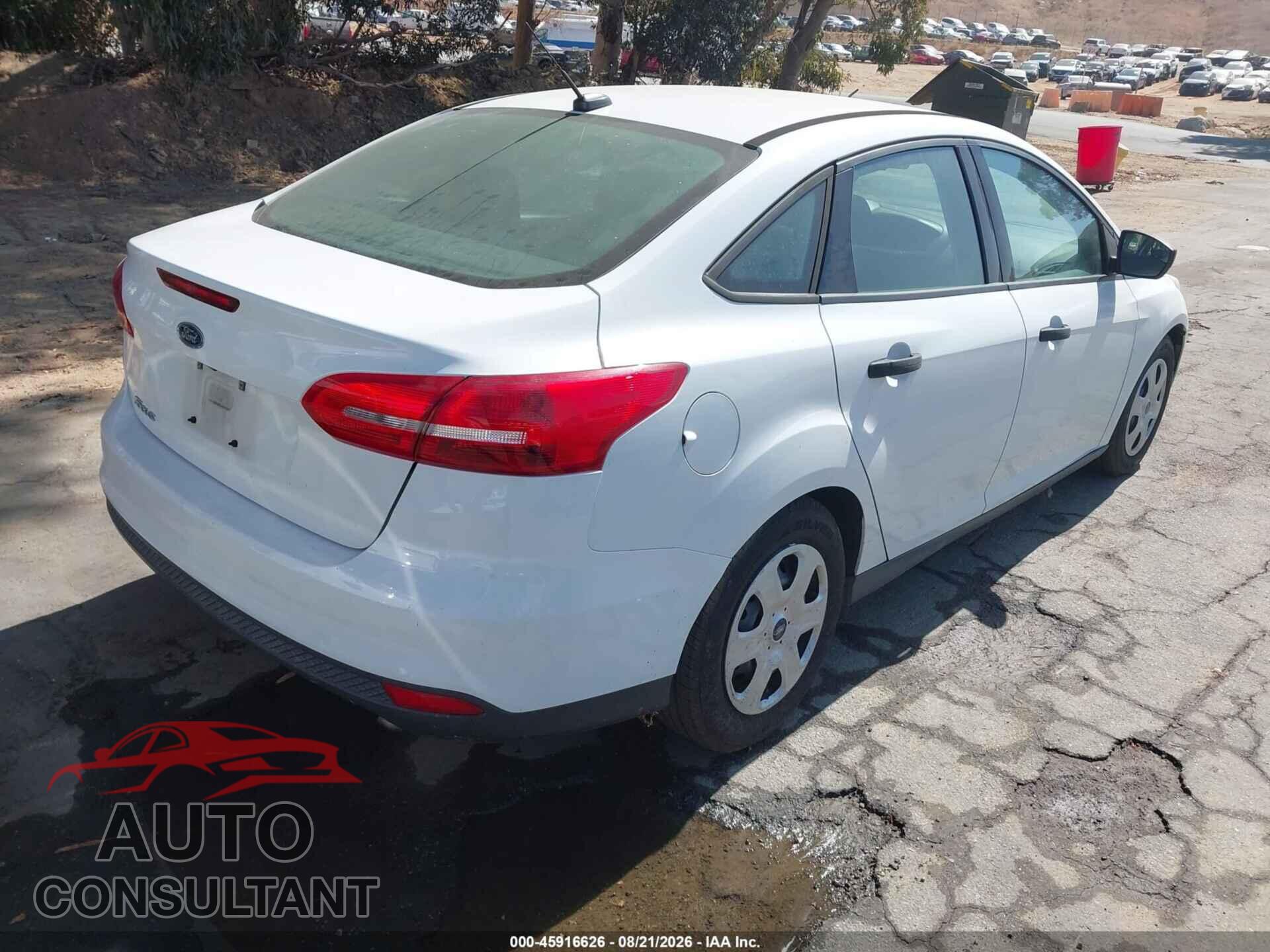 FORD FOCUS 2015 - 1FADP3E20FL358043
