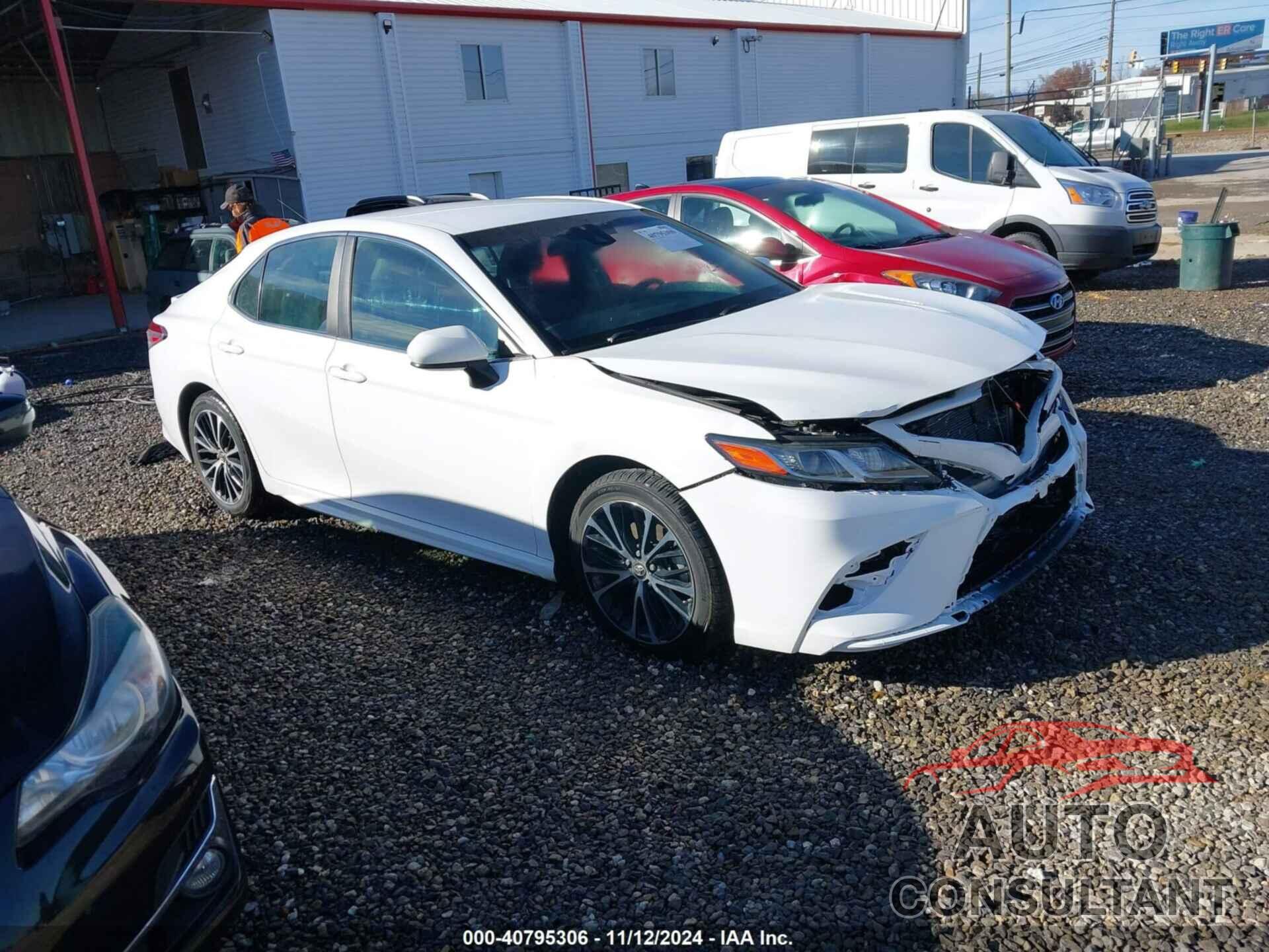 TOYOTA CAMRY 2018 - 4T1B11HKXJU054686