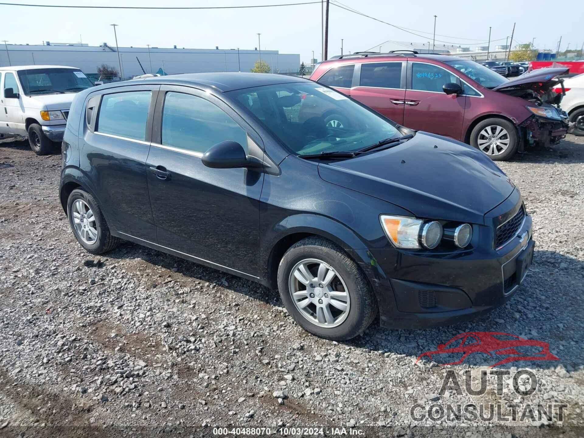 CHEVROLET SONIC 2015 - 1G1JC6SG1F4109361
