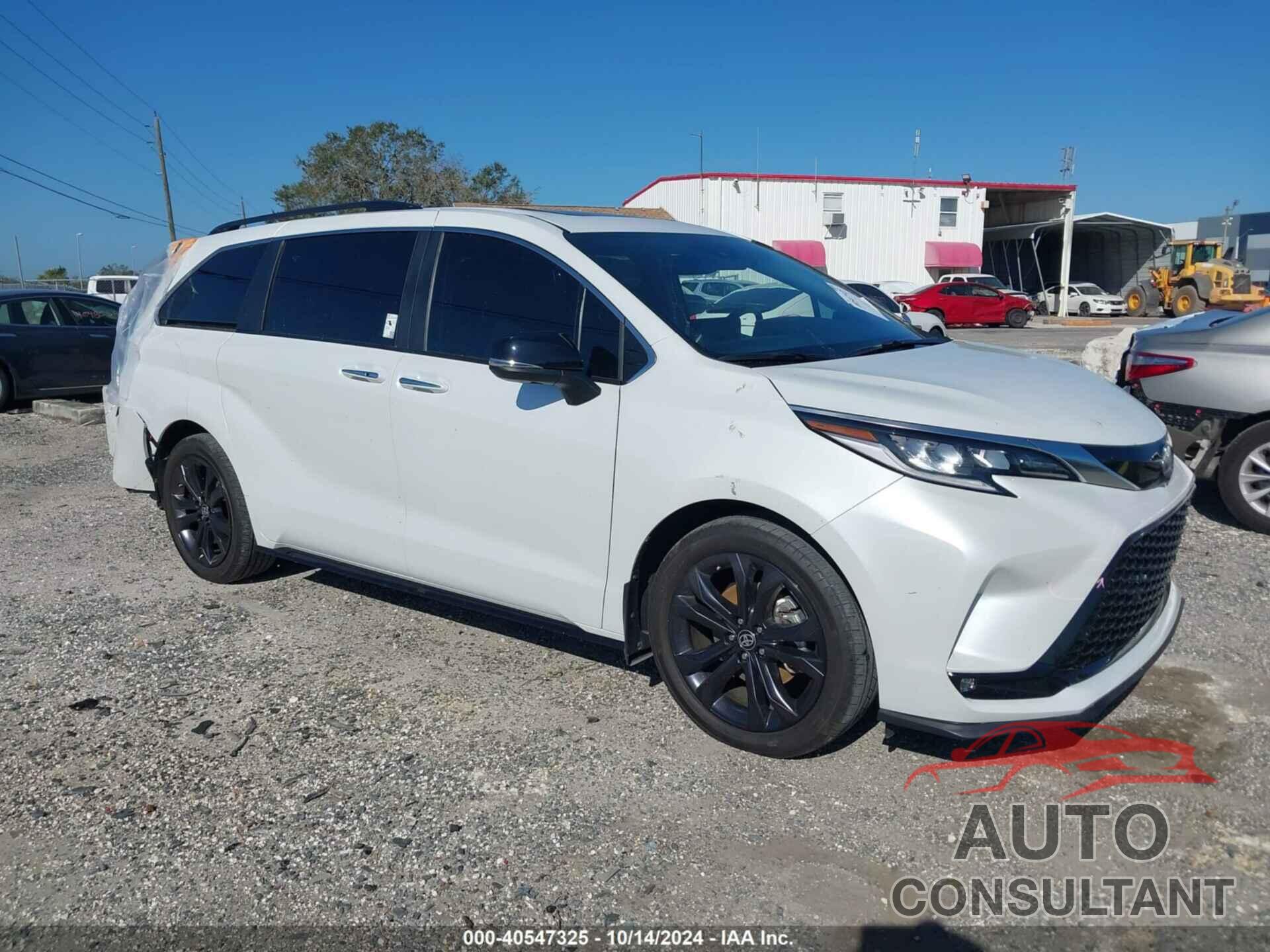 TOYOTA SIENNA 2023 - 5TDCRKEC6PS139364