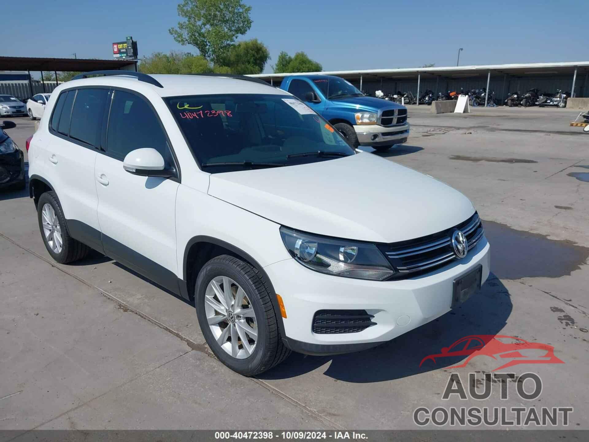 VOLKSWAGEN TIGUAN 2017 - WVGBV7AX2HK044821