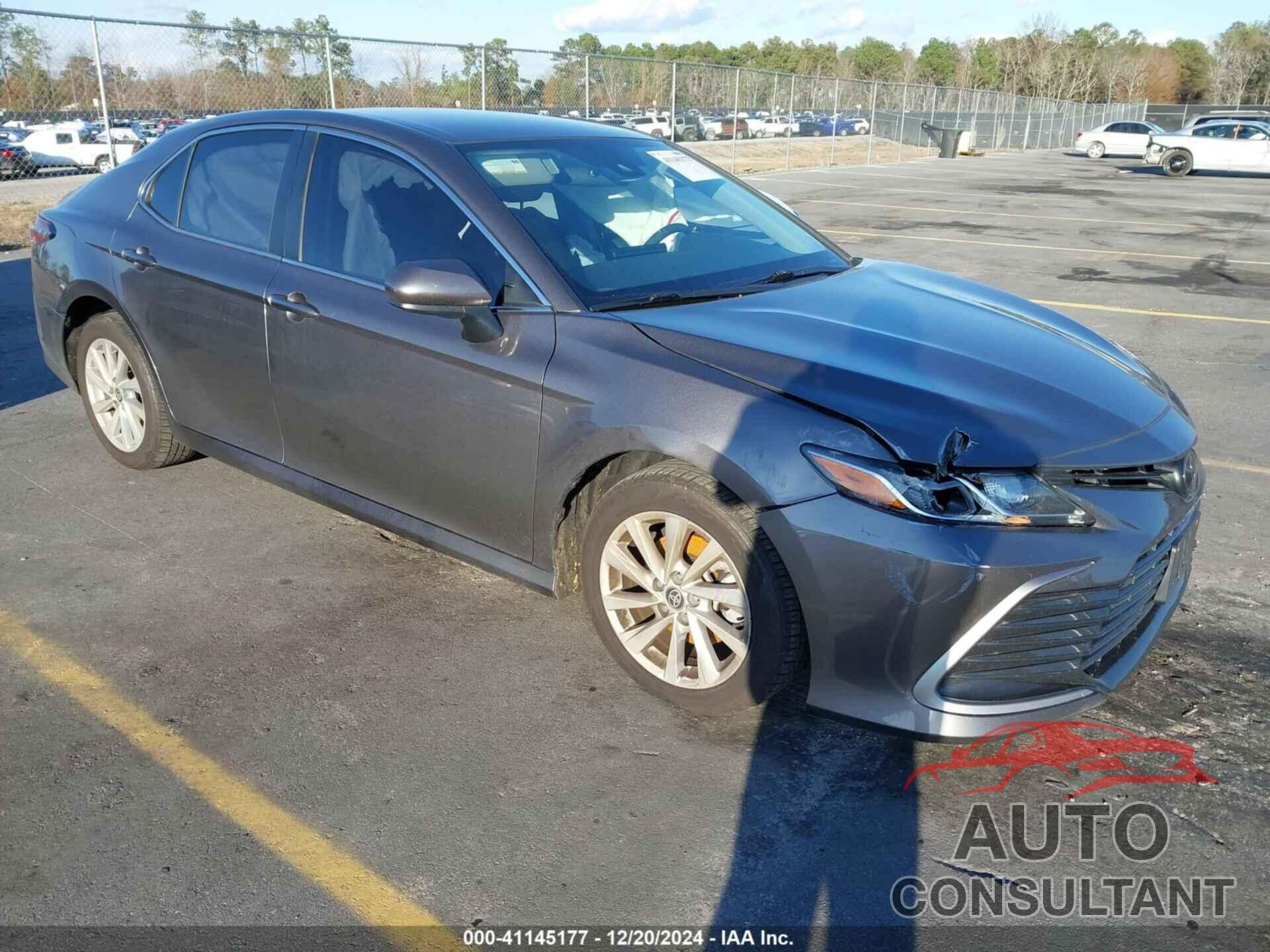 TOYOTA CAMRY 2022 - 4T1C11AK0NU628572