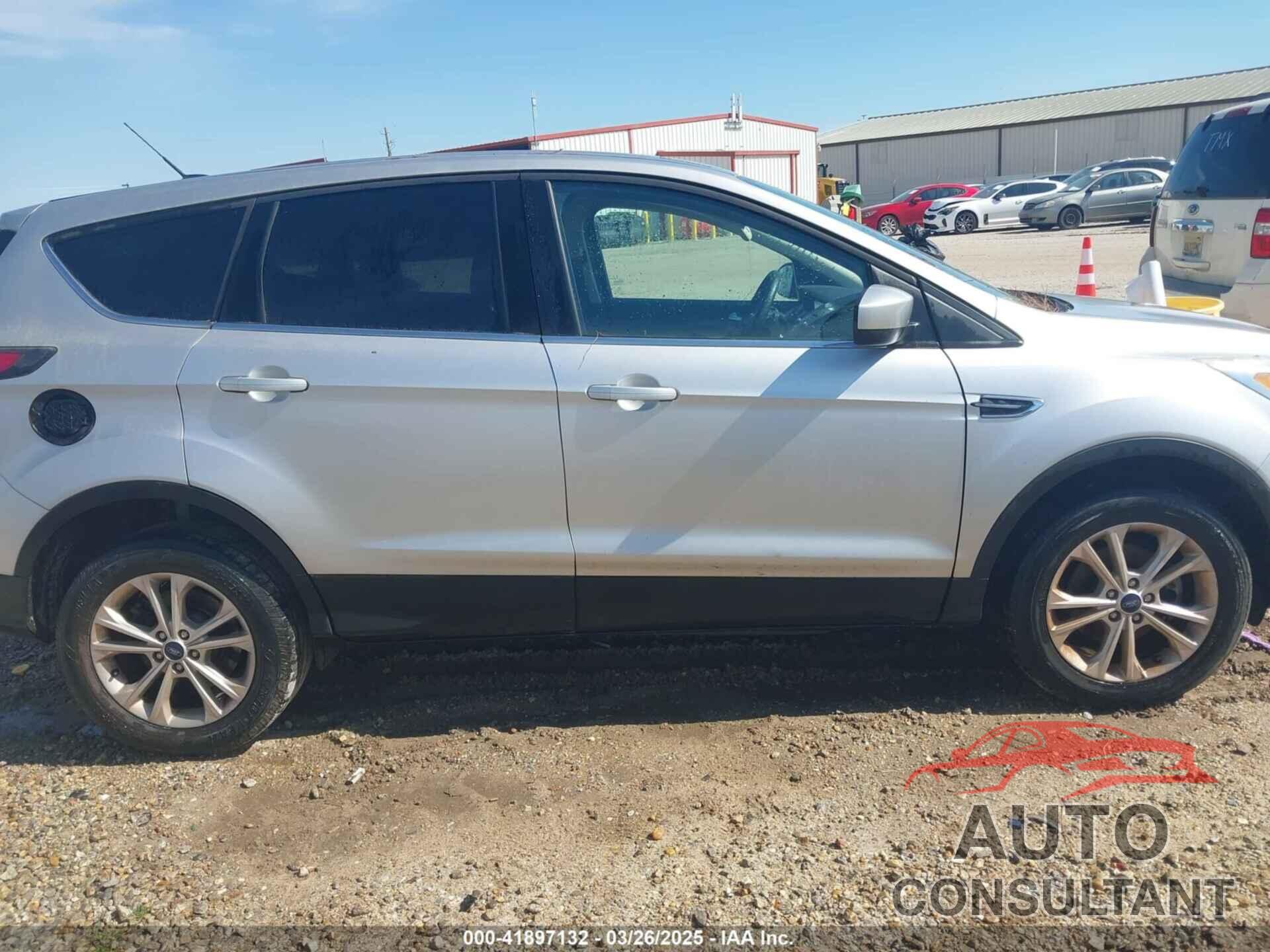 FORD ESCAPE 2017 - 1FMCU0GD0HUB35831