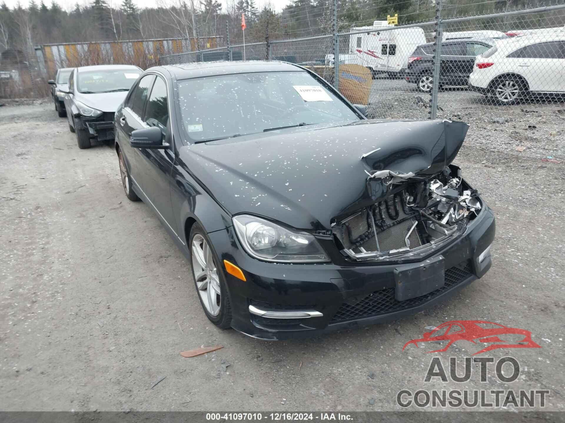 MERCEDES-BENZ C 300 2013 - WDDGF8AB4DR249596