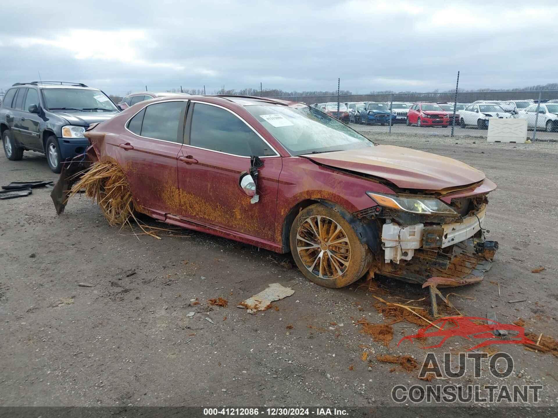 TOYOTA CAMRY 2018 - 4T1B11HK1JU529058