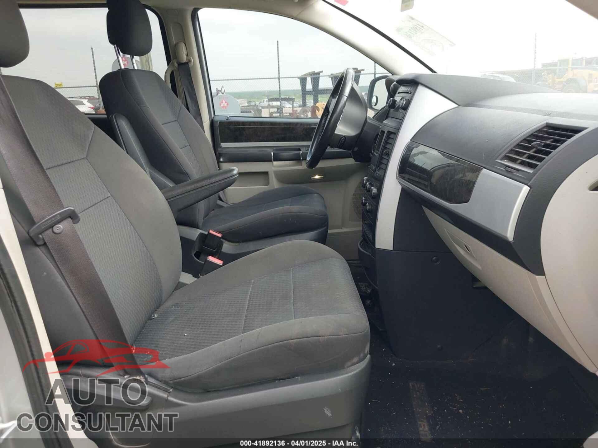 DODGE GRAND CARAVAN 2010 - 2D4RN5D17AR445094