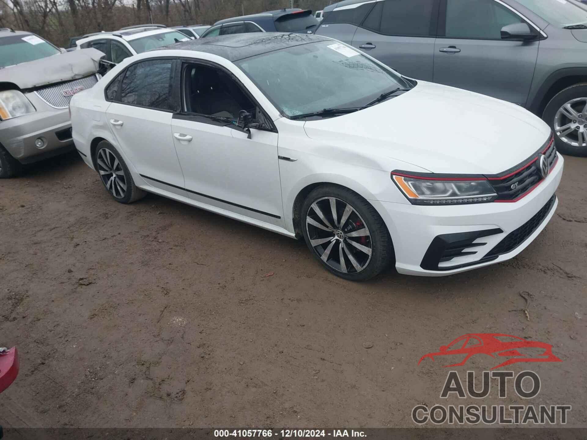 VOLKSWAGEN PASSAT 2018 - 1VWJM7A38JC042133